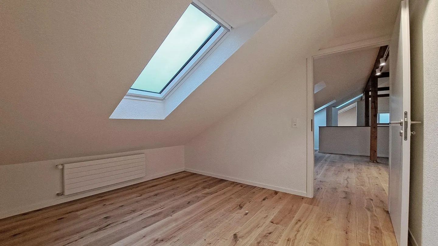 Appartement sous les combles de 3,5 pièces avec tour de lavage privé - Photo 11 sur 13