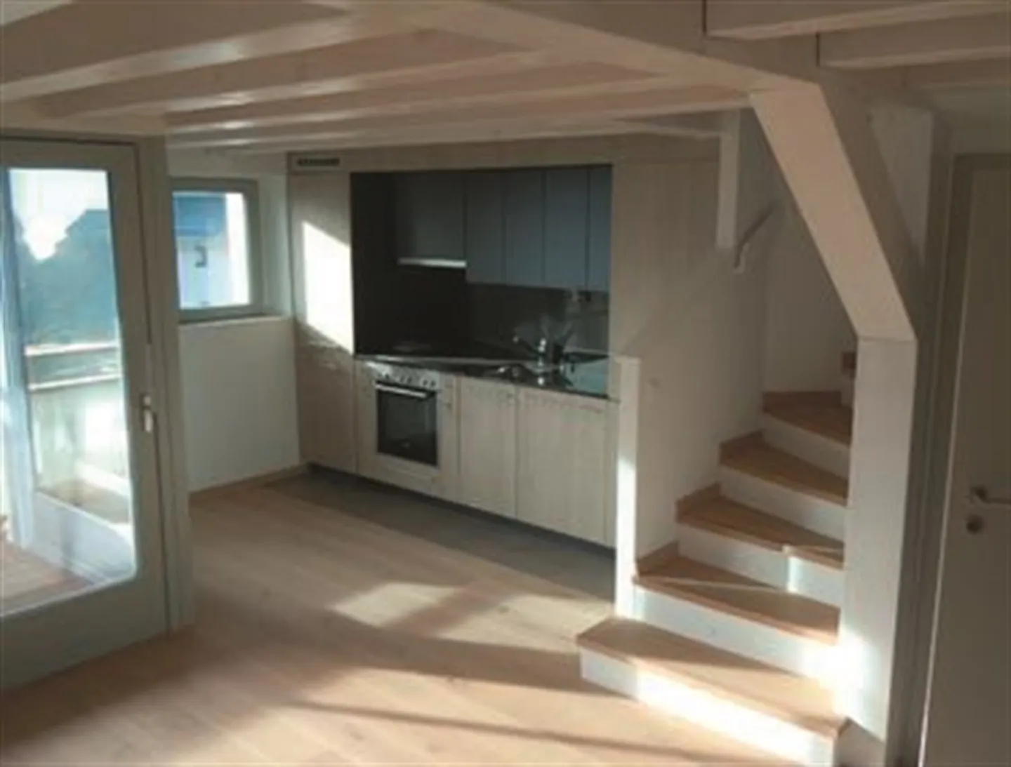 «DIE HÖHEN VON MONTREUX - Charmant 5.5. Maisonette-Zimmer mit Blick auf die Alpen und den See» - Foto 2 von 9