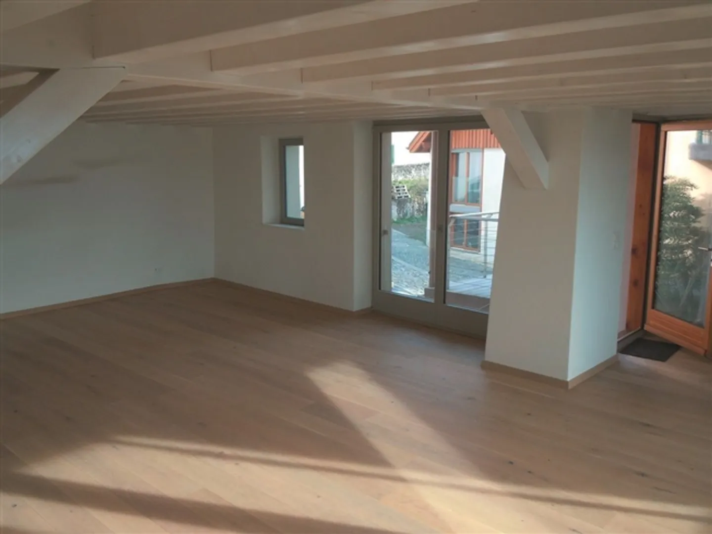 «DIE HÖHEN VON MONTREUX - Charmant 5.5. Maisonette-Zimmer mit Blick auf die Alpen und den See» - Foto 3 von 9