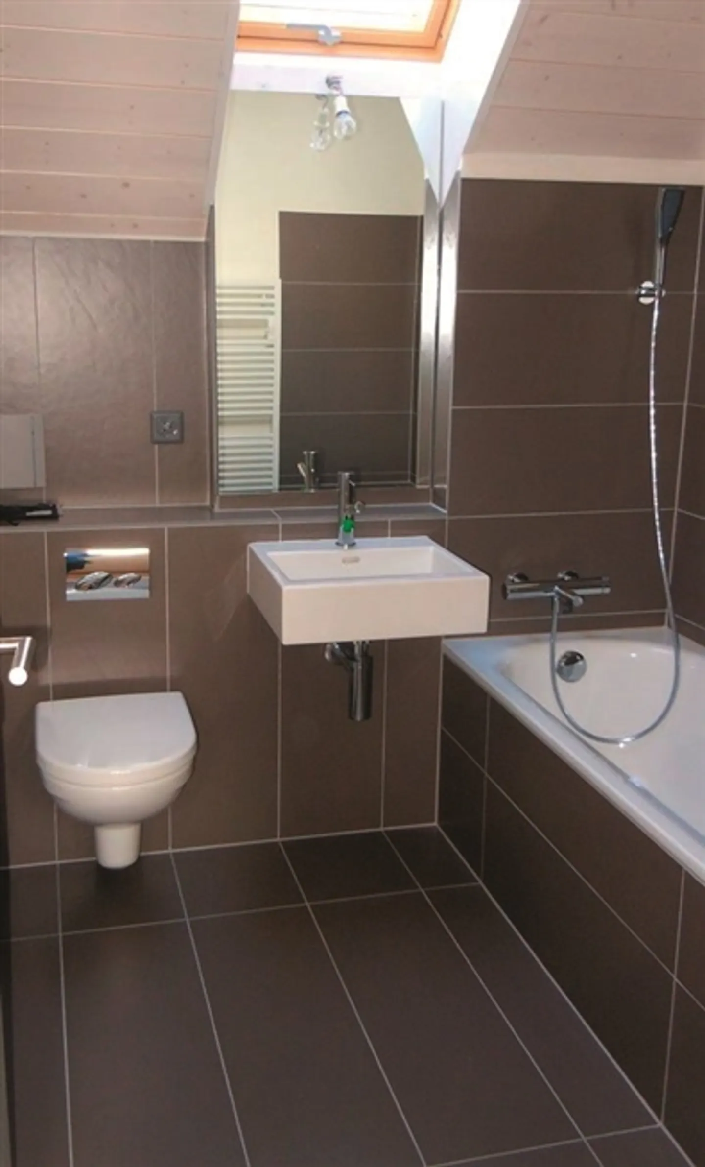 «DIE HÖHEN VON MONTREUX - Charmant 5.5. Maisonette-Zimmer mit Blick auf die Alpen und den See» - Foto 5 von 9