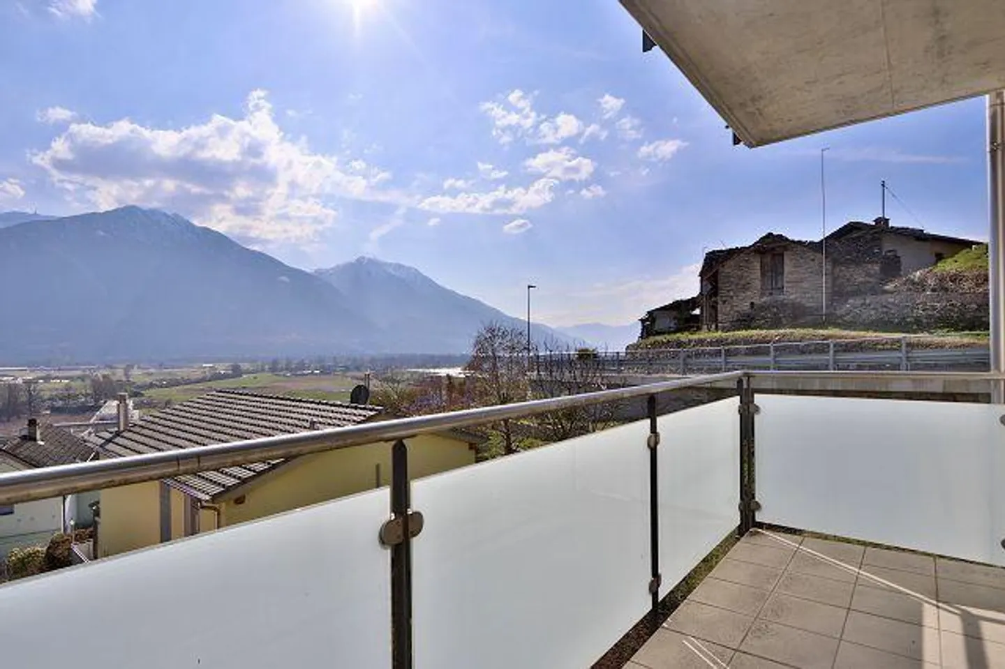Villa soleggiata con vista panoramica - Foto 30 di 43