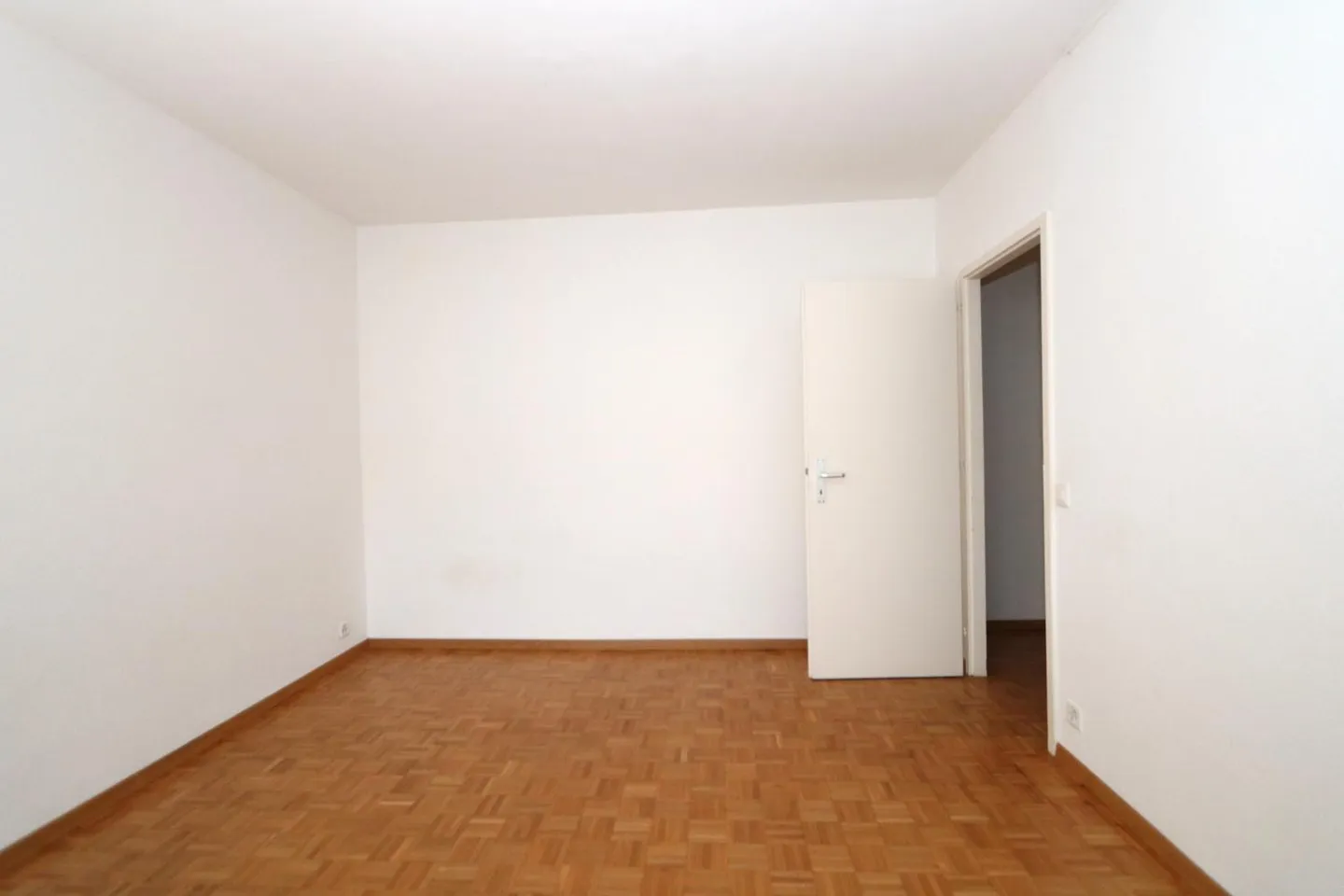 2-room apartment - Photo 3 of 8