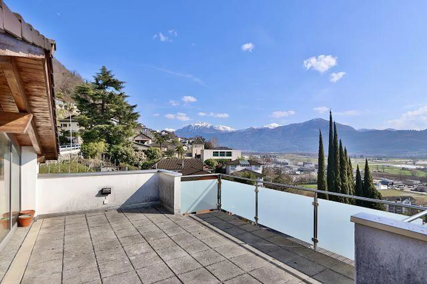 Villa soleggiata con vista panoramica - Foto 32 di 43