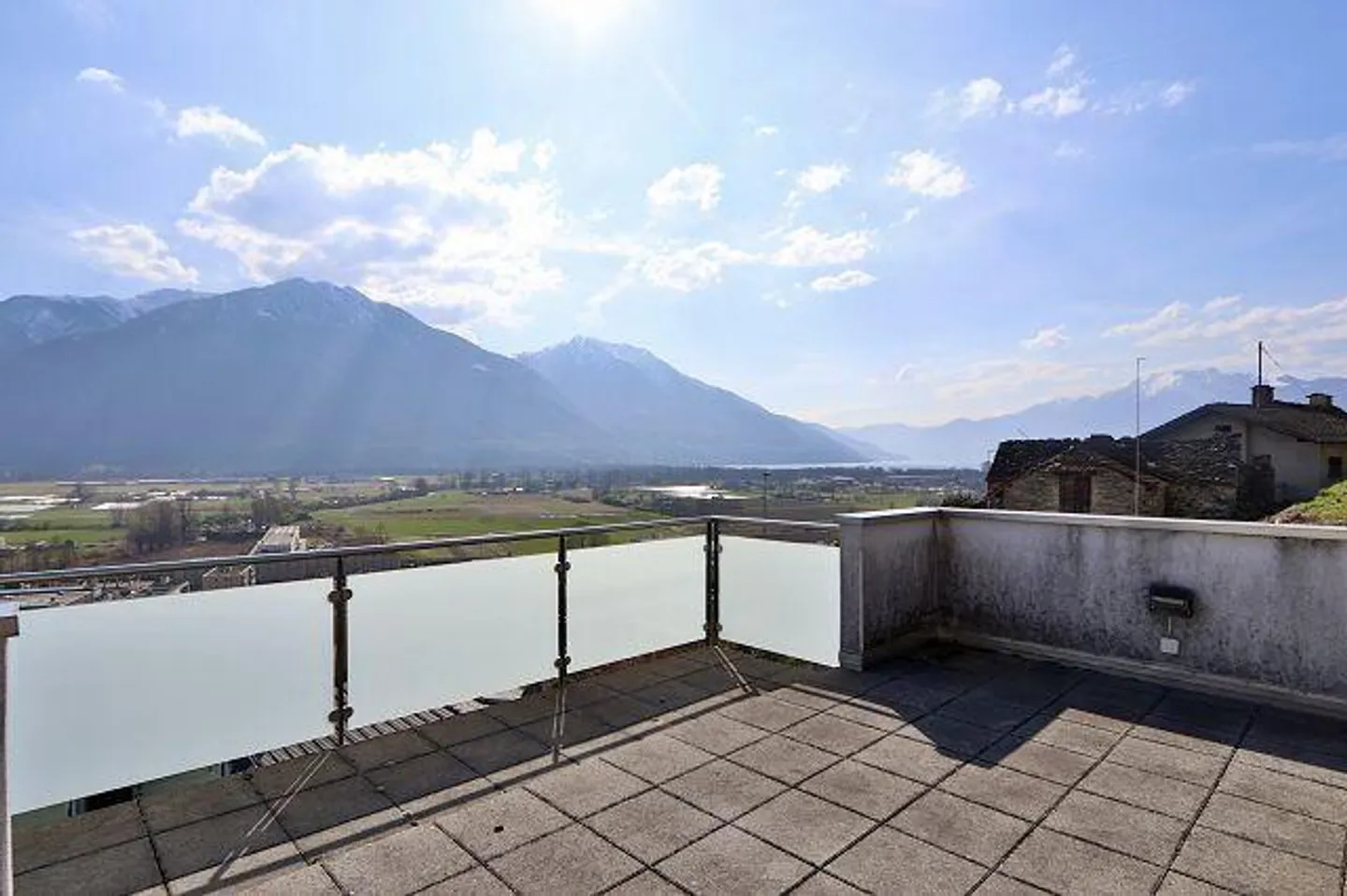 Villa soleggiata con vista panoramica - Foto 33 di 43