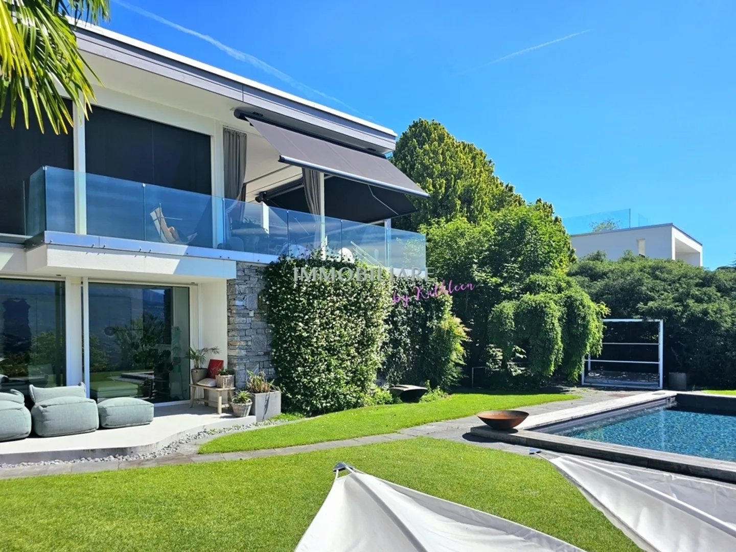 Vivere Elevato: Villa, situata in una posizione assolutamente tranquilla, ristrutturata con materiali di alta qualità - Foto 3 di 13