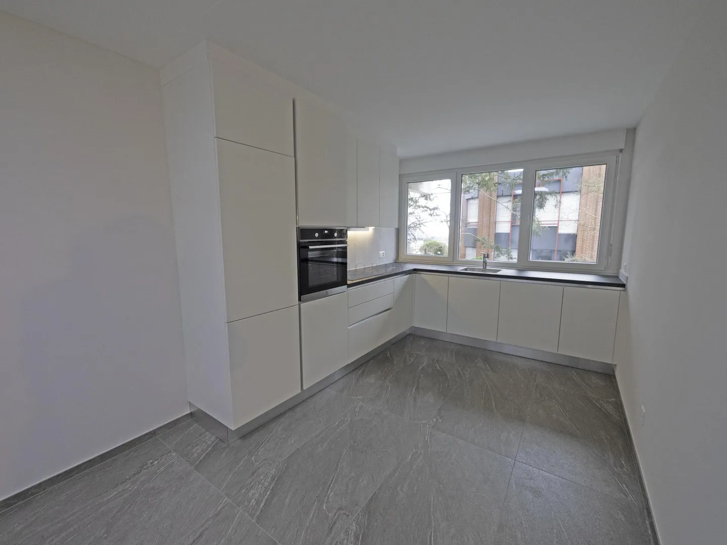 Brand new house with lovely fully fenced garden! - Photo 2 of 9