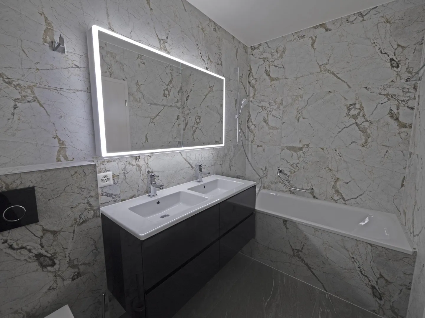 Brand new house with lovely fully fenced garden! - Photo 3 of 9