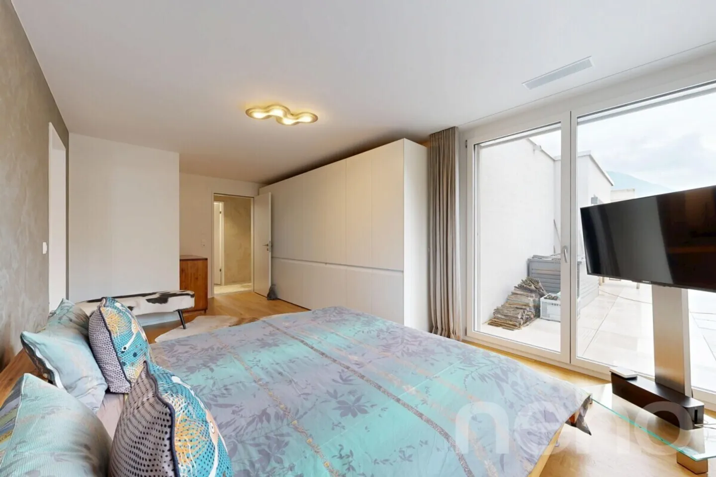 Modern penthouse apartment with large south terrace - Photo 8 of 13