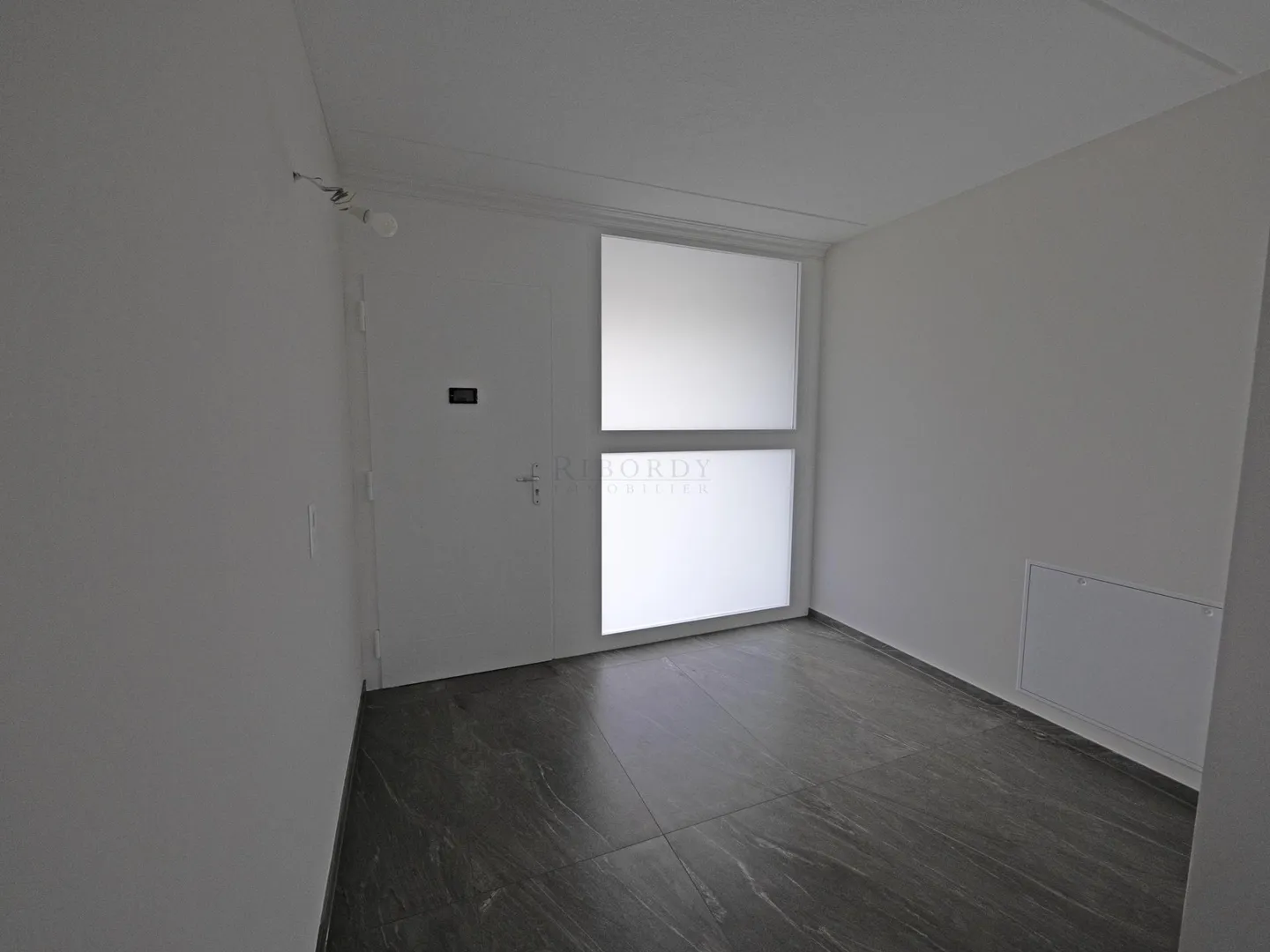 Brand new house with lovely fully fenced garden! - Photo 8 of 9