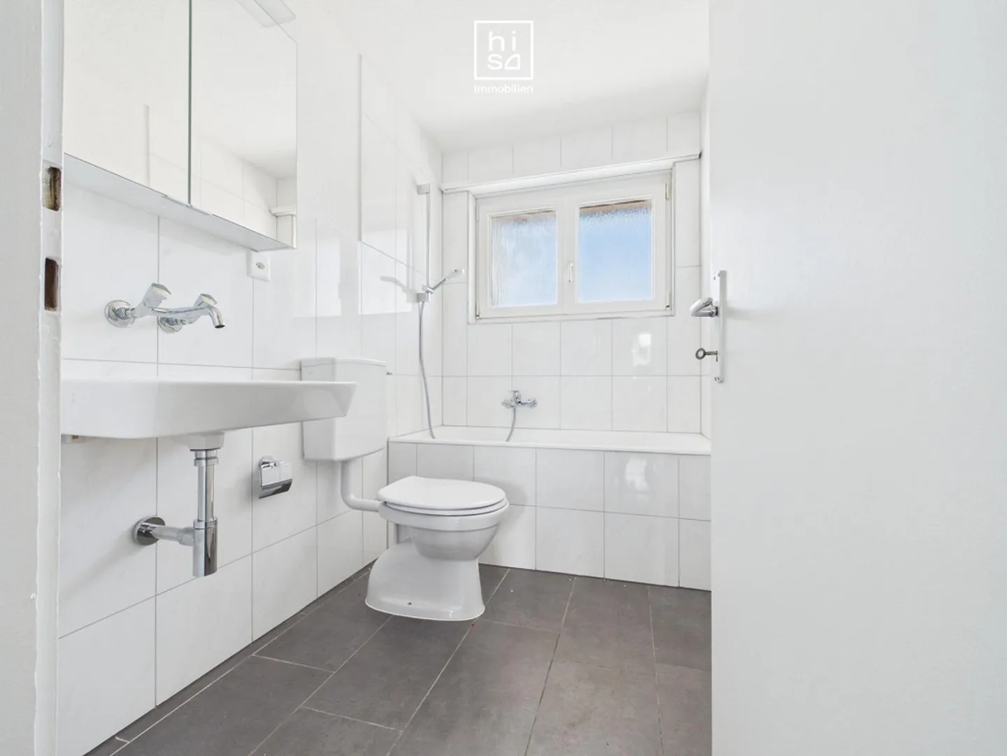 Appartamento ristrutturato con 3 camere da letto in affitto - Foto 3 di 9
