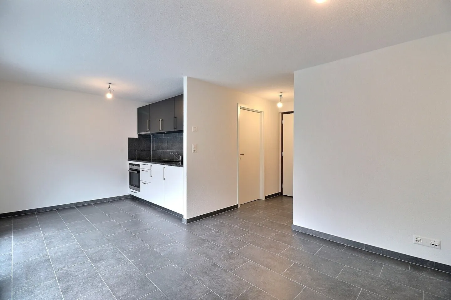 Helles Studio mit großem Balkon - Foto 2 von 5