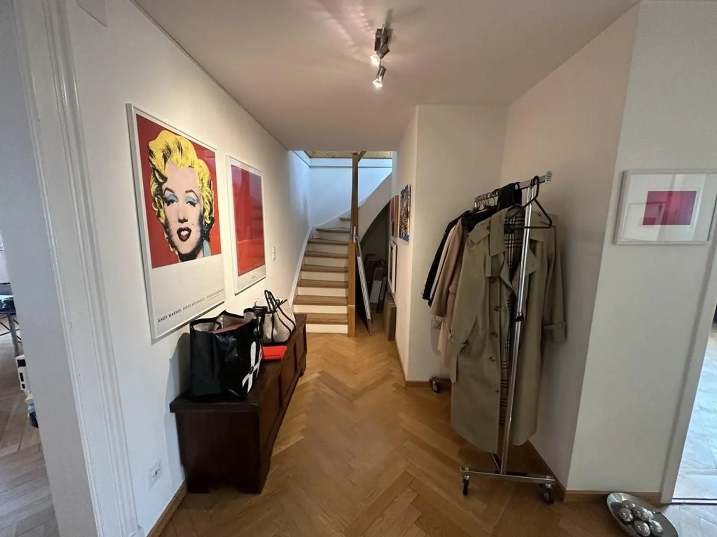 Charming 4-Room Old Building Apartment in Prime Location - Photo 4 of 12