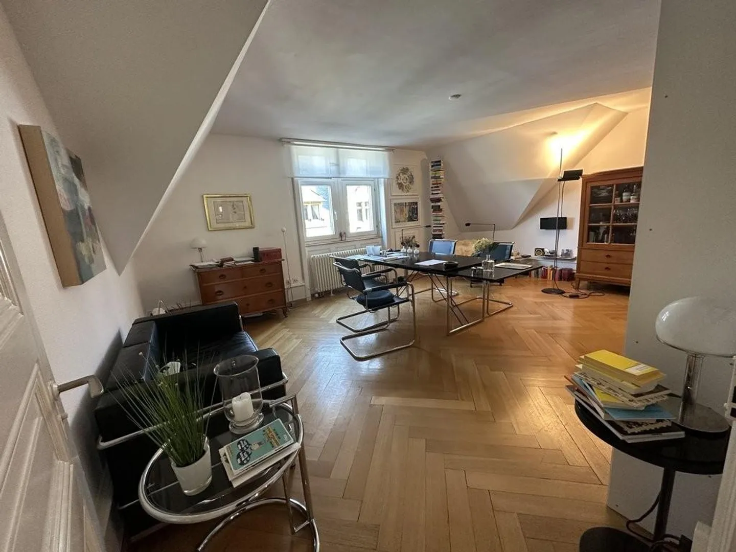 Charming 4-Room Old Building Apartment in Prime Location - Photo 7 of 12