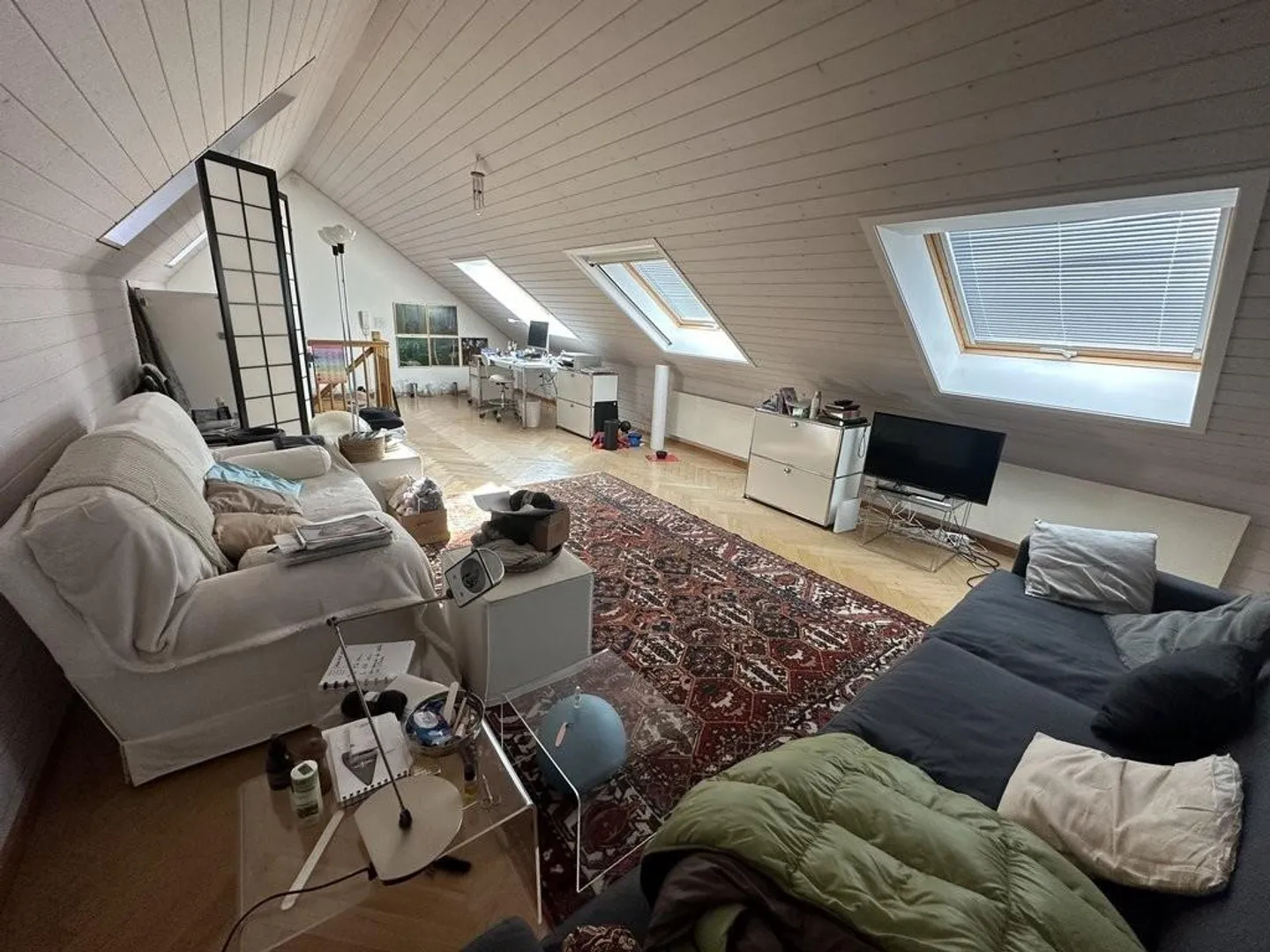 Charming 4-Room Old Building Apartment in Prime Location - Photo 9 of 12