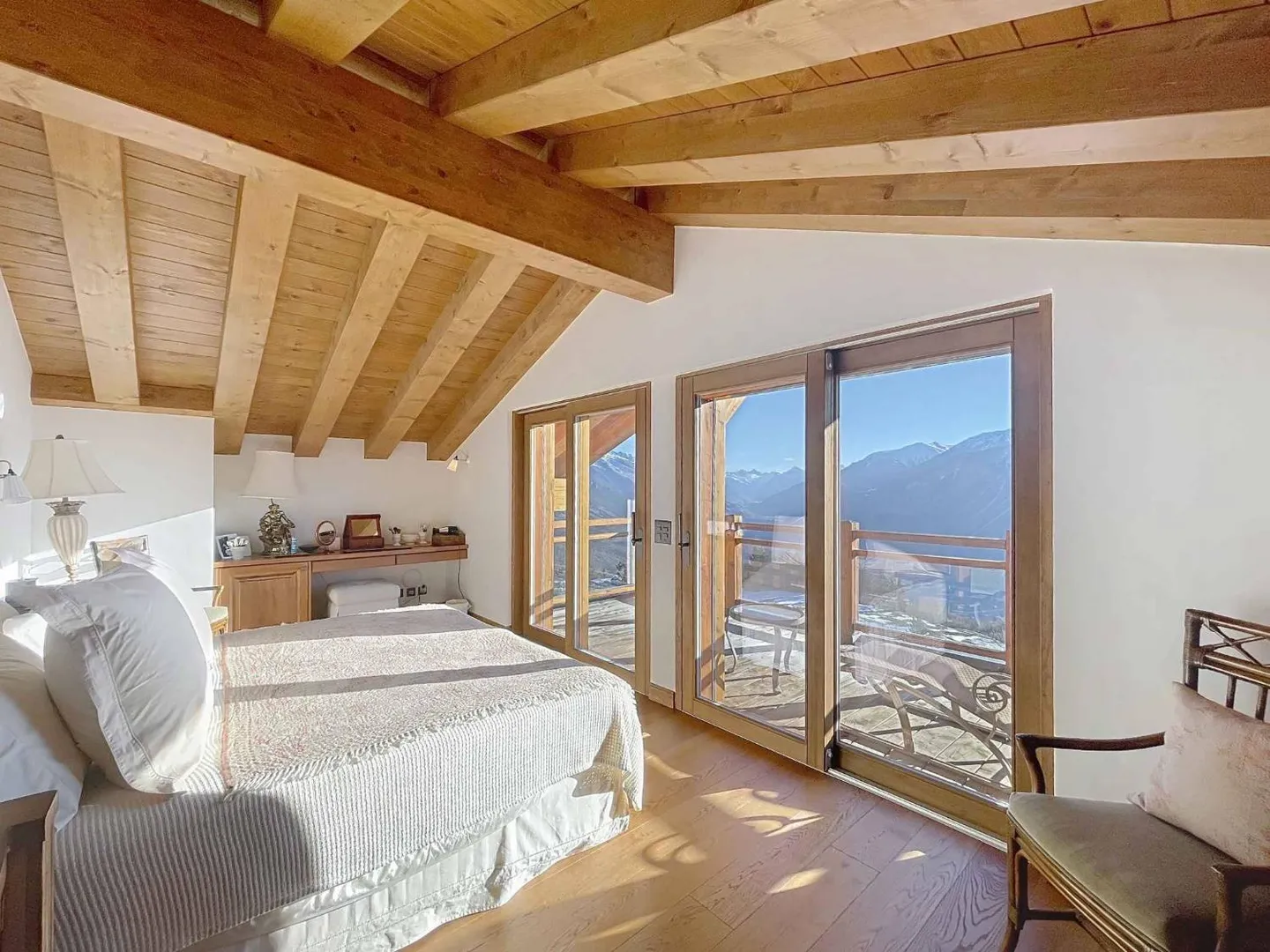 RARE - MAGNIFIQUE CHALET DE 5 CHAMBRES AVEC VUE PANORAMIQUE - Photo 6 sur 10