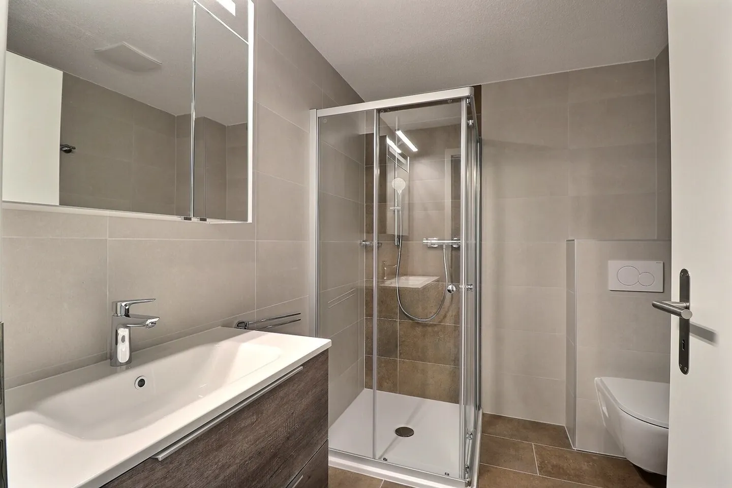 Helles Studio mit großem Balkon - Foto 4 von 5