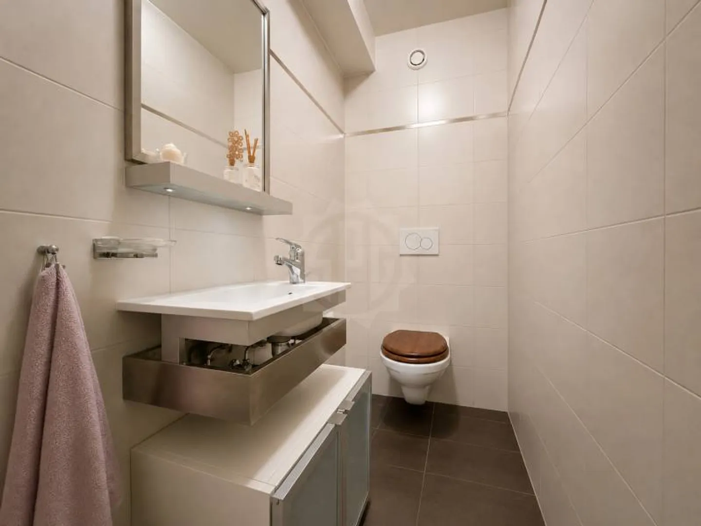 Charming 5-Room Apartment - Photo 8 of 8