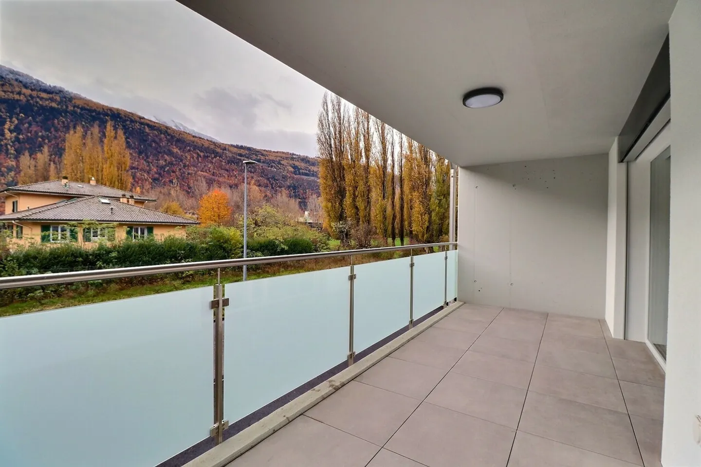 Helles Studio mit großem Balkon - Foto 5 von 5