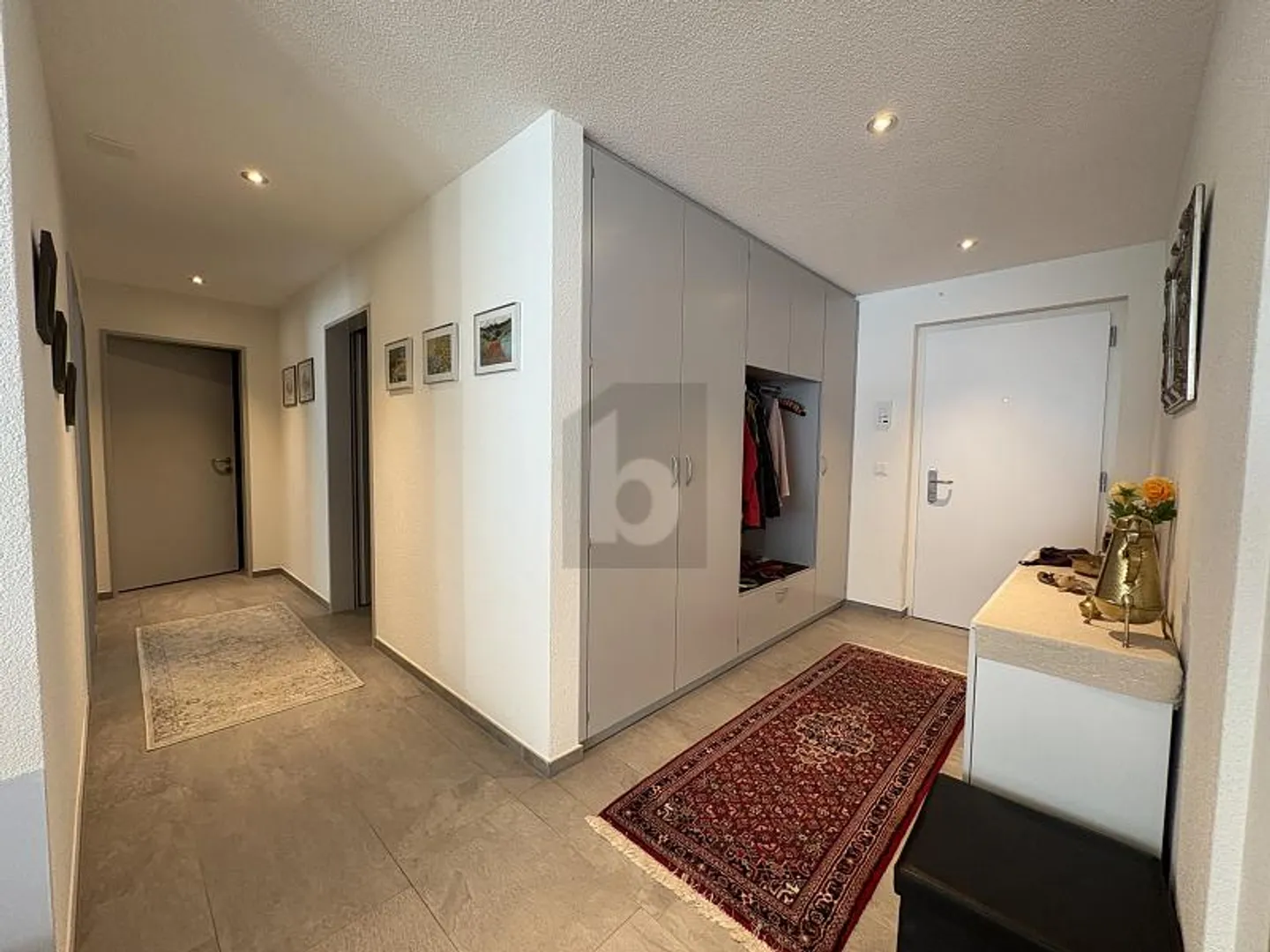 MODERN AND LIGHT-FLOODED IN A QUIET LOCATION - Photo 3 of 6