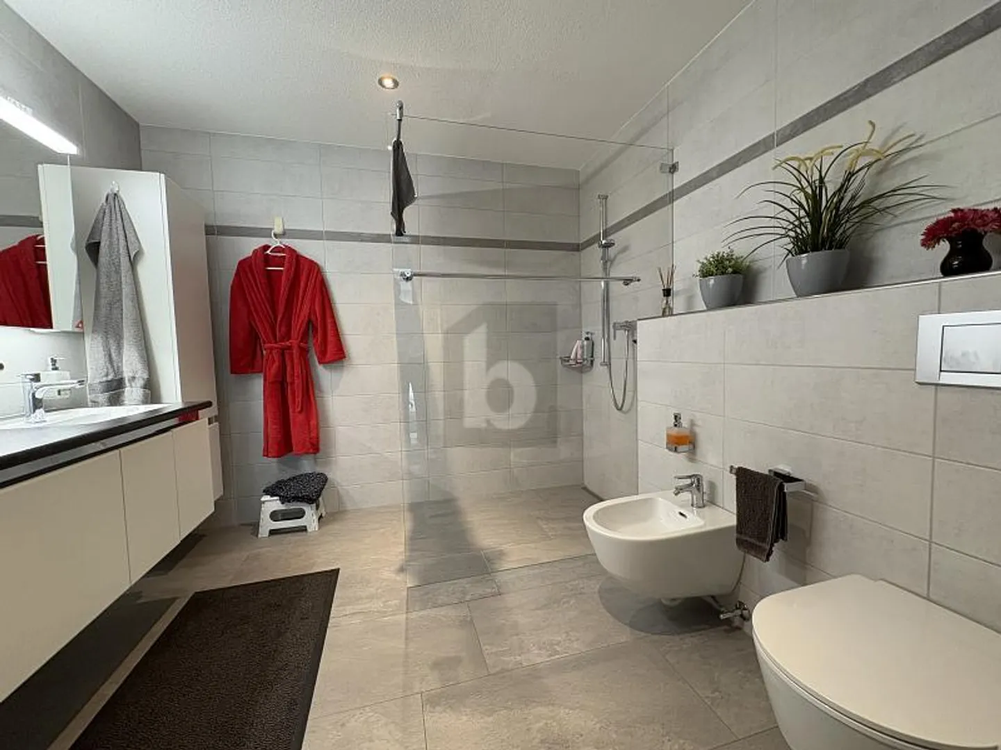 MODERN AND LIGHT-FLOODED IN A QUIET LOCATION - Photo 4 of 6