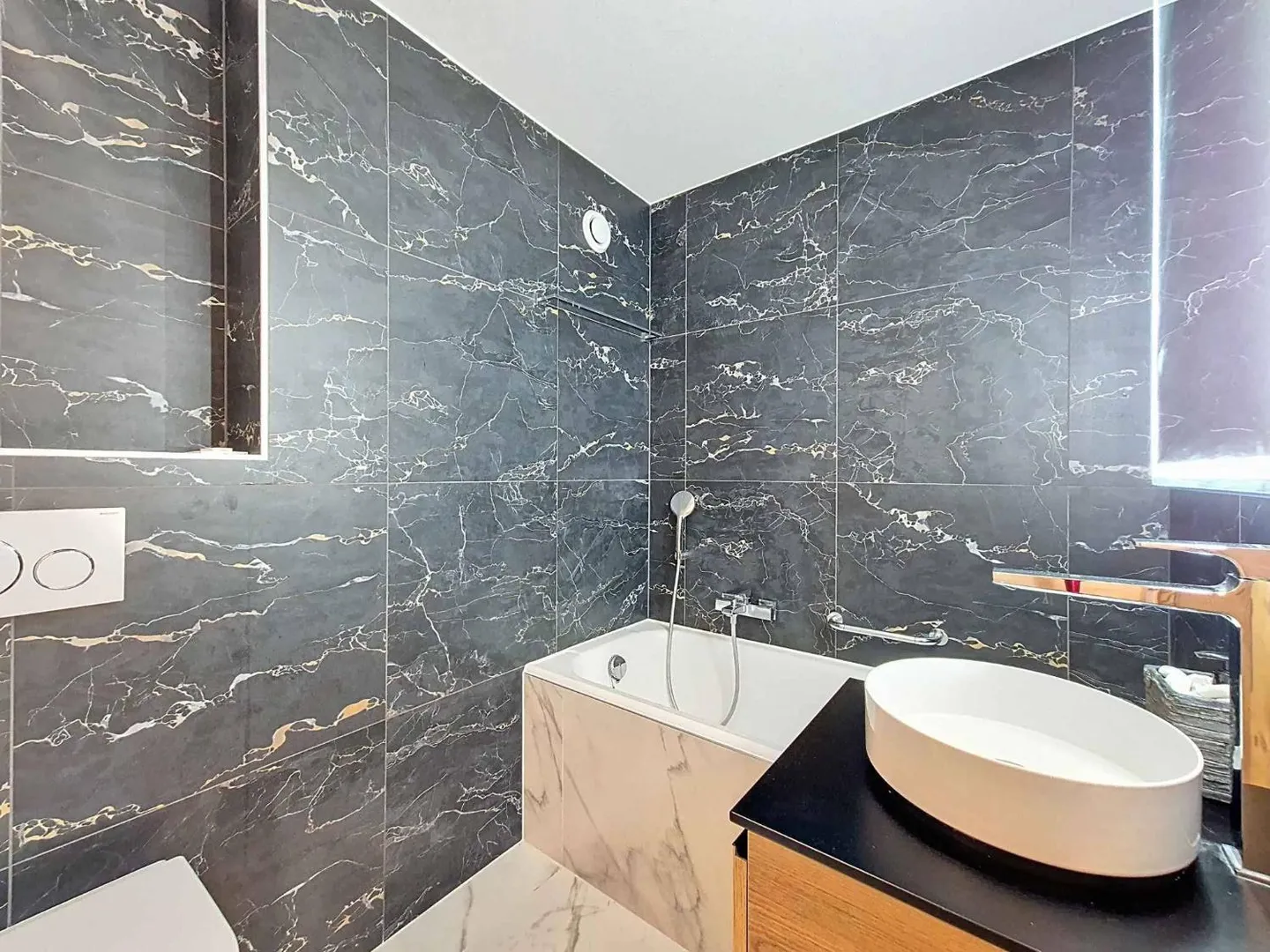 Charmant Appartement Rénové - Photo 5 sur 12