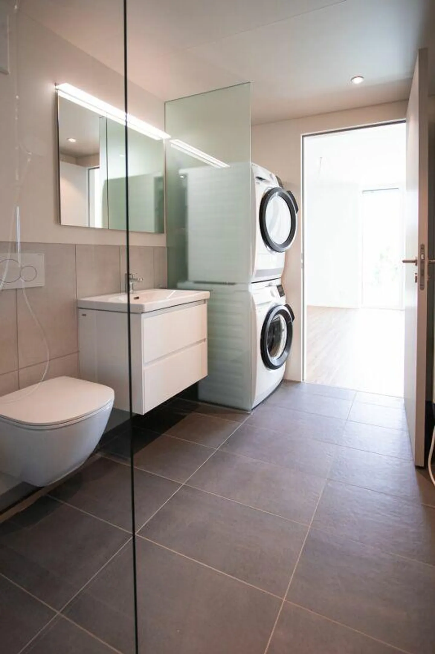 Première location : spacieux appartement en attique 2.5 avec 79m2 - Photo 6 sur 7