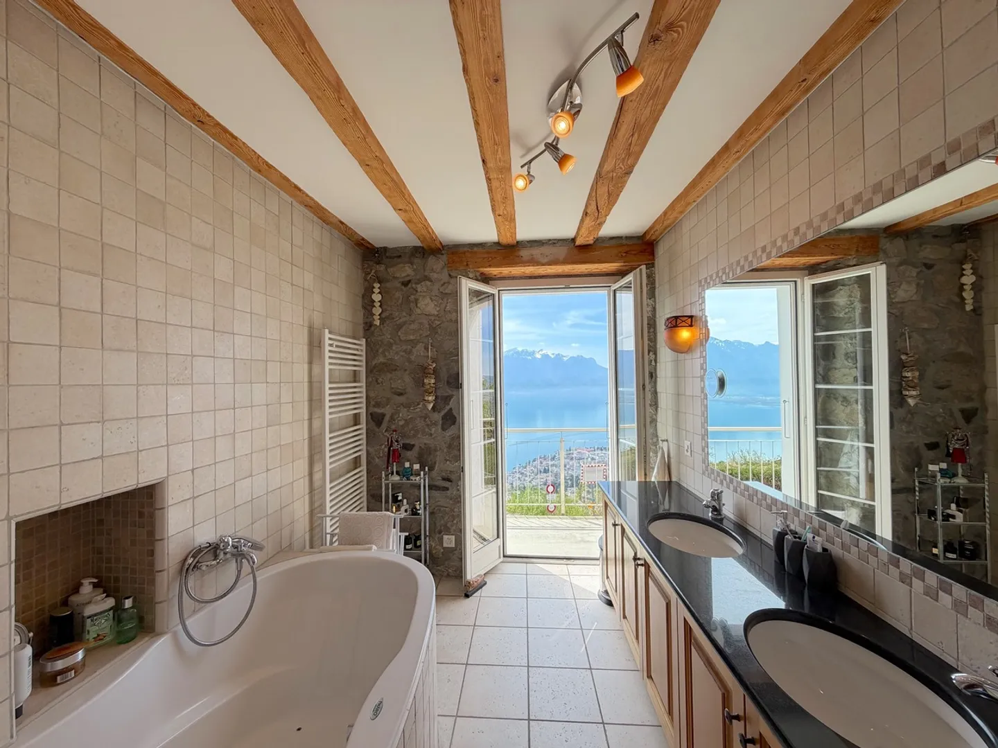 Master Villa with Panoramic View - Photo 11 of 27