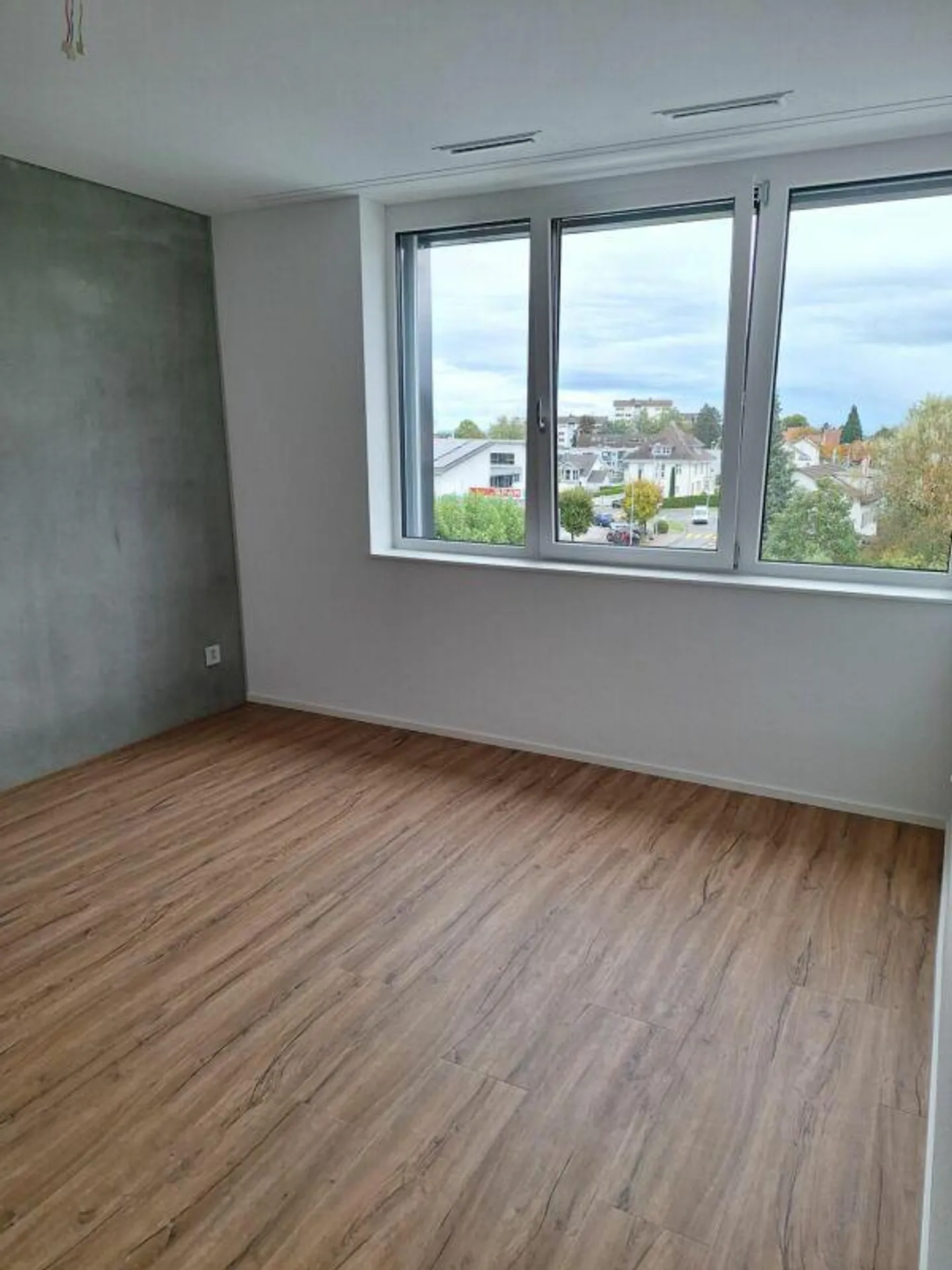 Première location : spacieux appartement en attique 2.5 avec 79m2 - Photo 7 sur 7