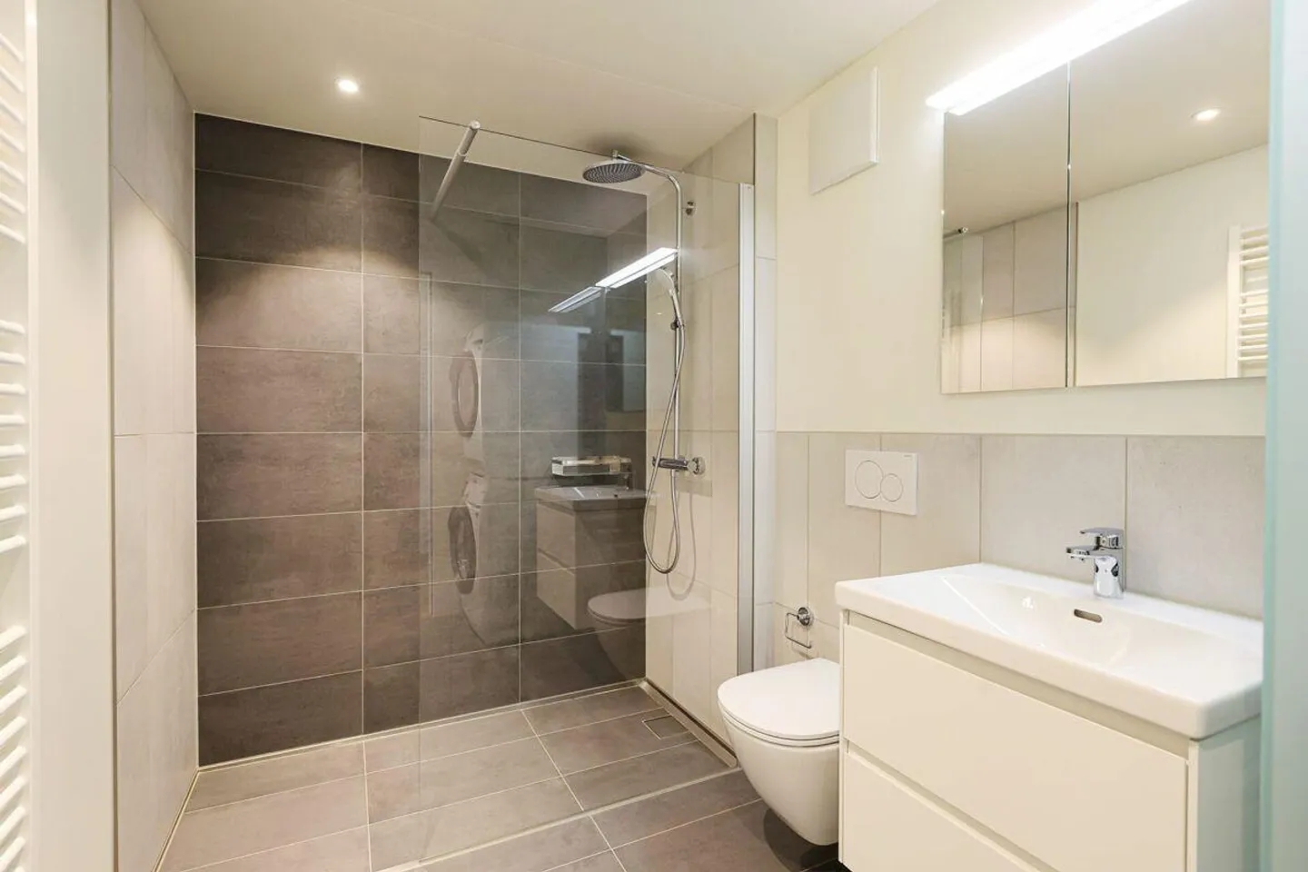 Première location : spacieux appartement en attique 2.5 avec 79m2 - Photo 5 sur 7