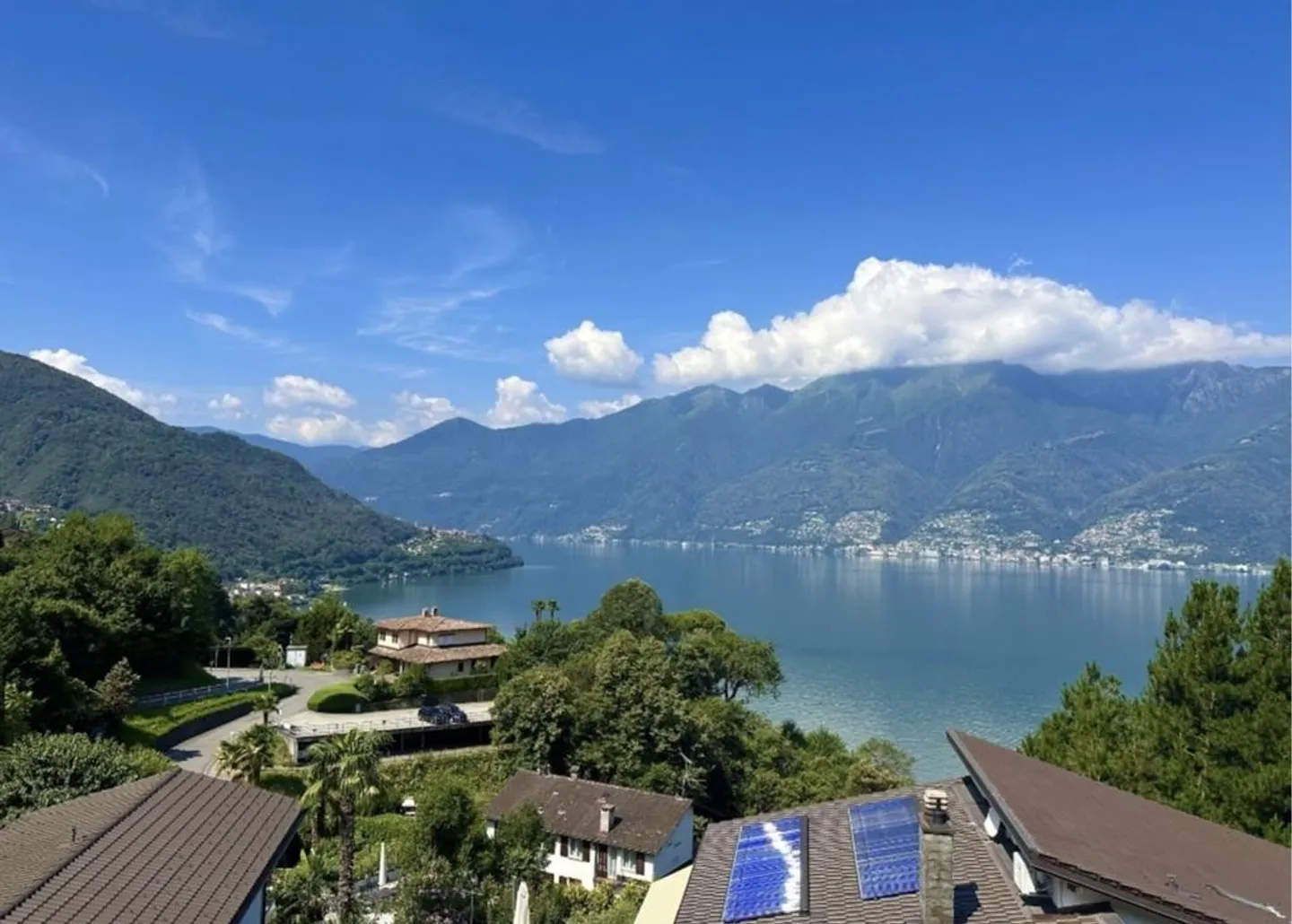 Charming 3.5 Room Apartment in a Historic Patrician House - Photo 2 of 12