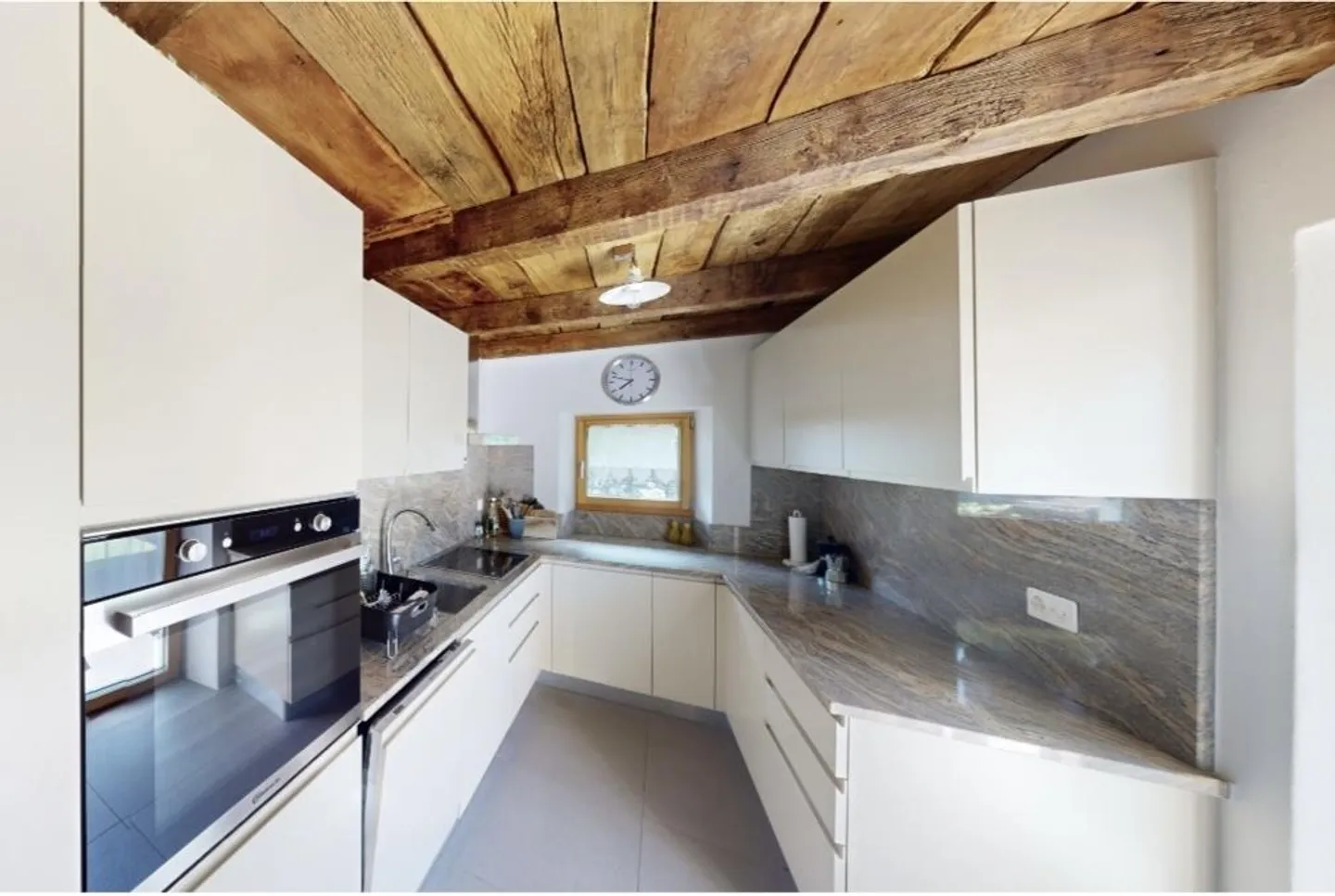 Charming 3.5 Room Apartment in a Historic Patrician House - Photo 7 of 12