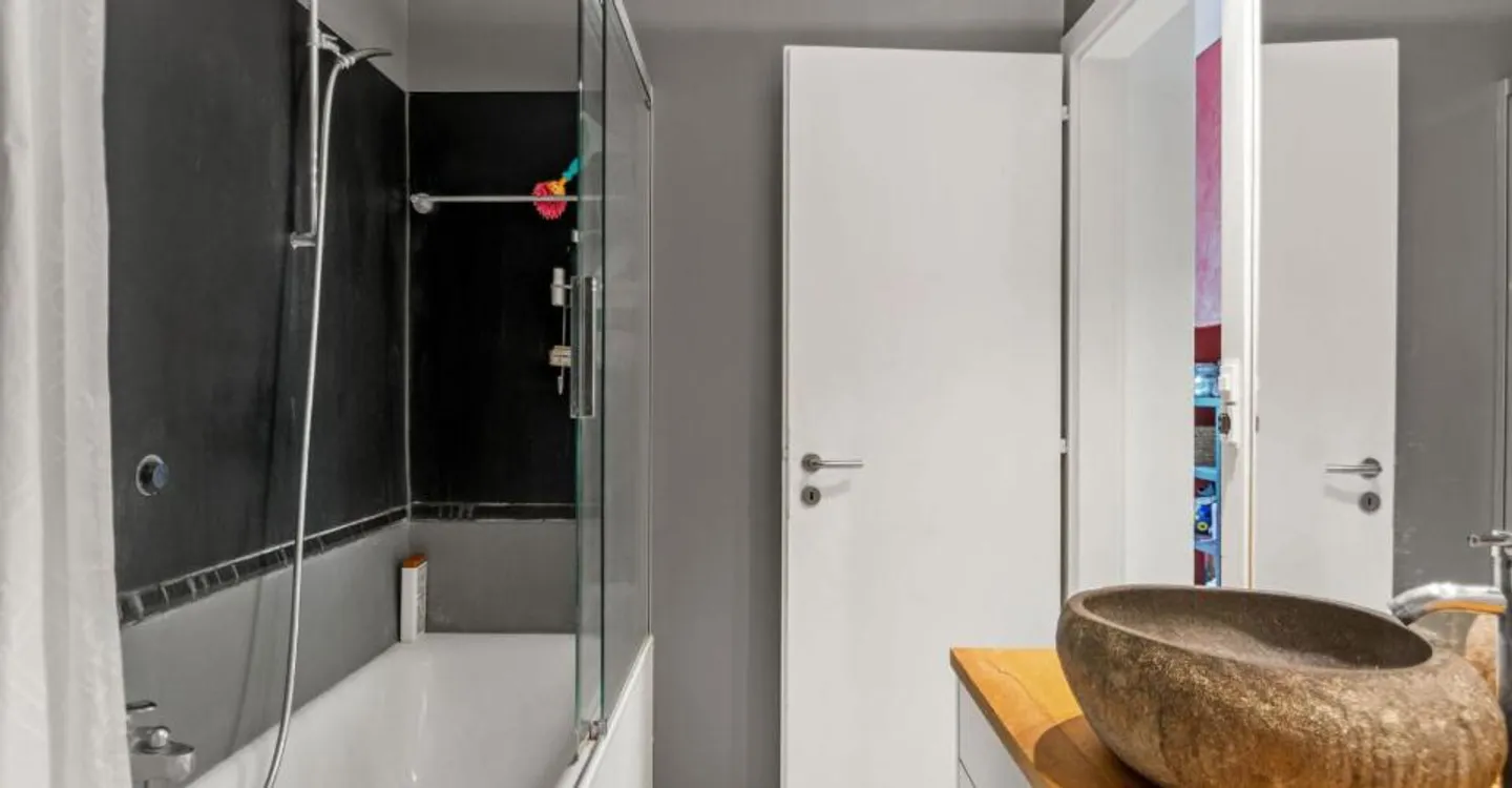 Charming Apartment with Park Access - Photo 10 of 12