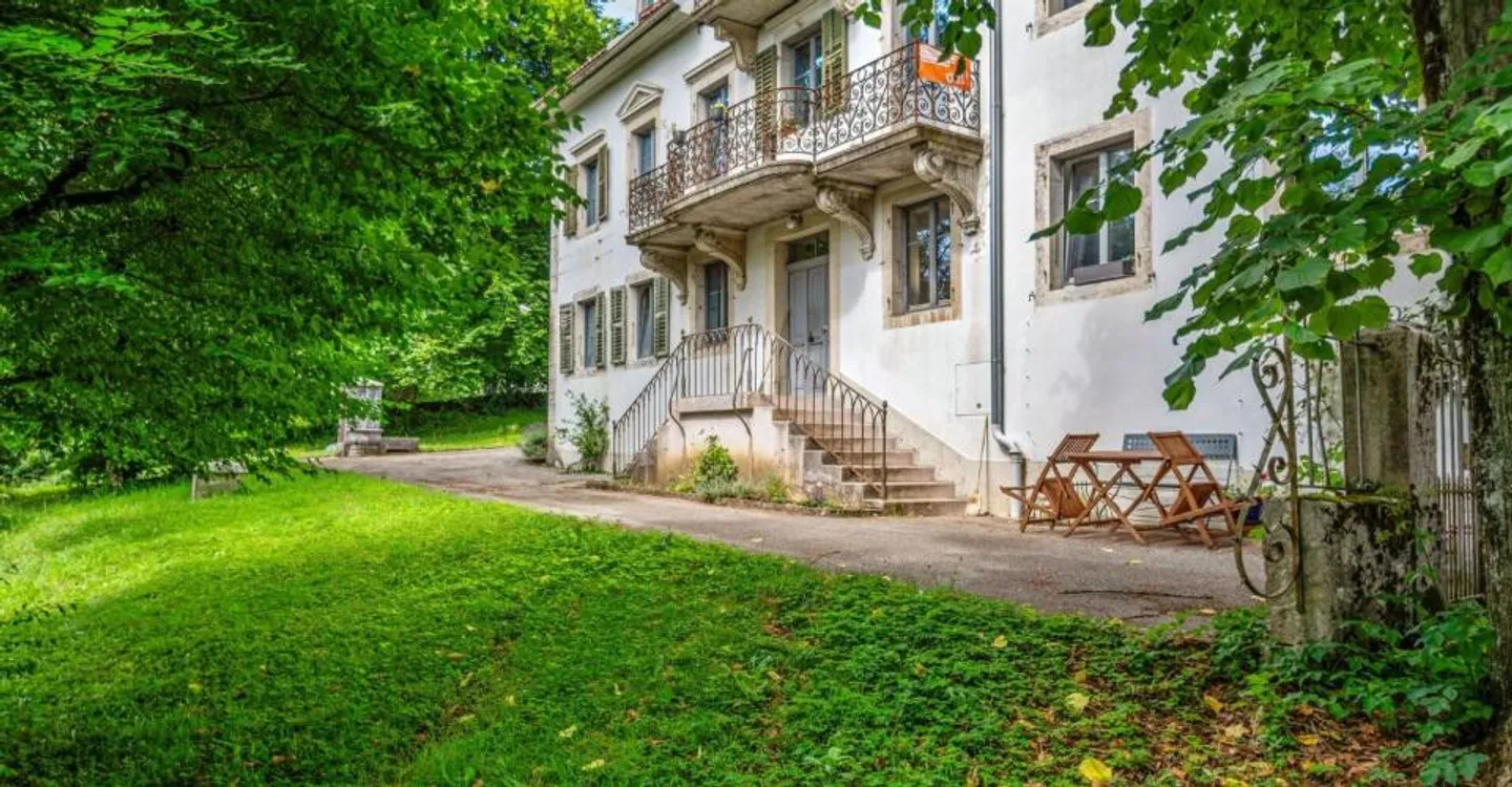 Charming Apartment with Park Access - Photo 11 of 12