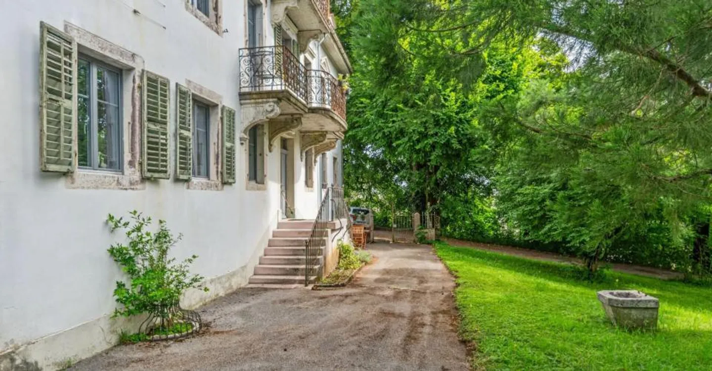Charming Apartment with Park Access - Photo 12 of 12