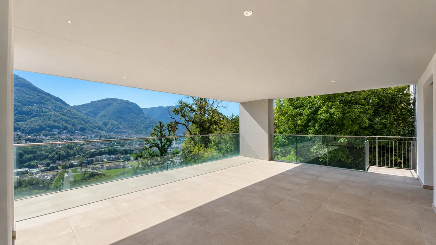 Elegant apartment with panoramic terrace in exclusive residence - Photo 12 of 13