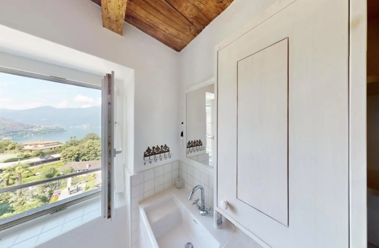 Charming 3.5 Room Apartment in a Historic Patrician House - Photo 11 of 12