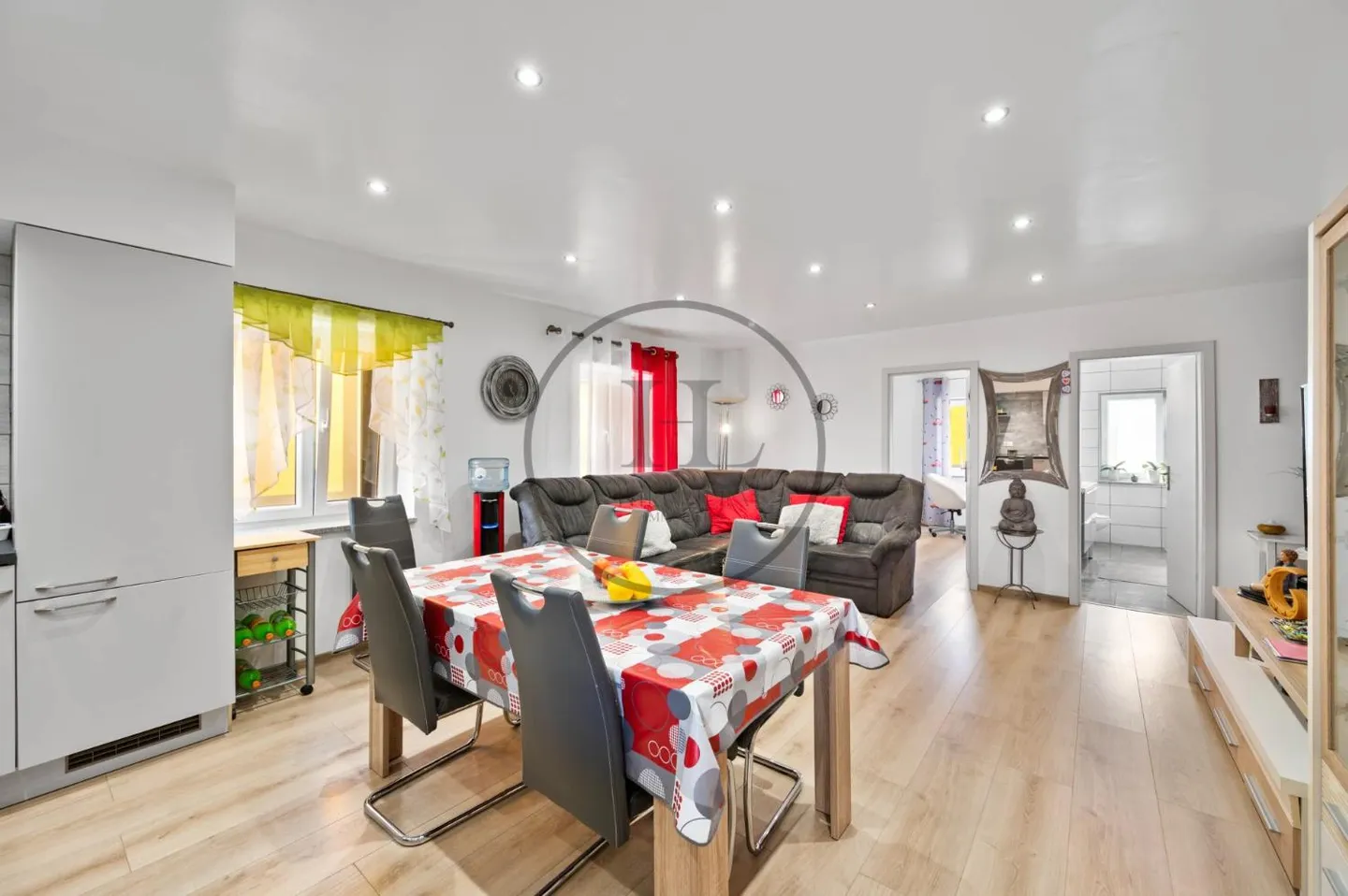 Spacieux appartement 4.5 pièces - Photo 2 sur 8