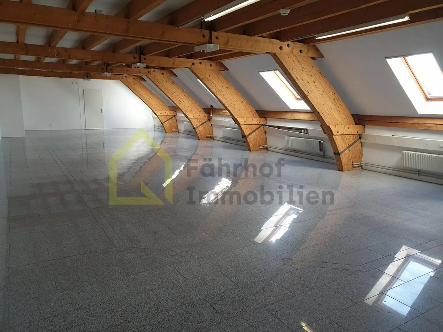 Spazio commerciale/ufficio moderno e luminoso di 160 m2 - Foto 1 di 5
