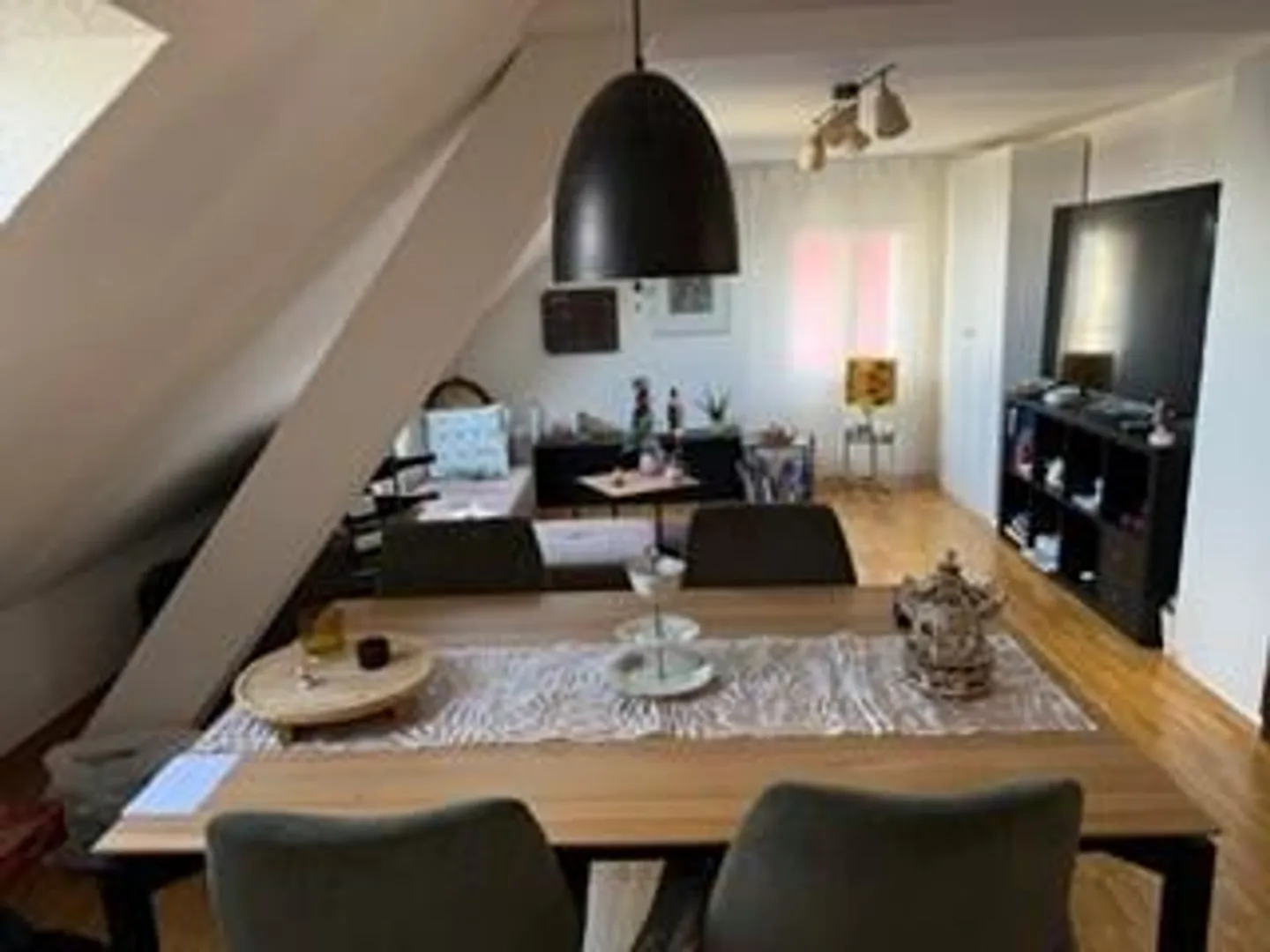 Charmante Dachwohnung in Zug - Foto 3 von 9