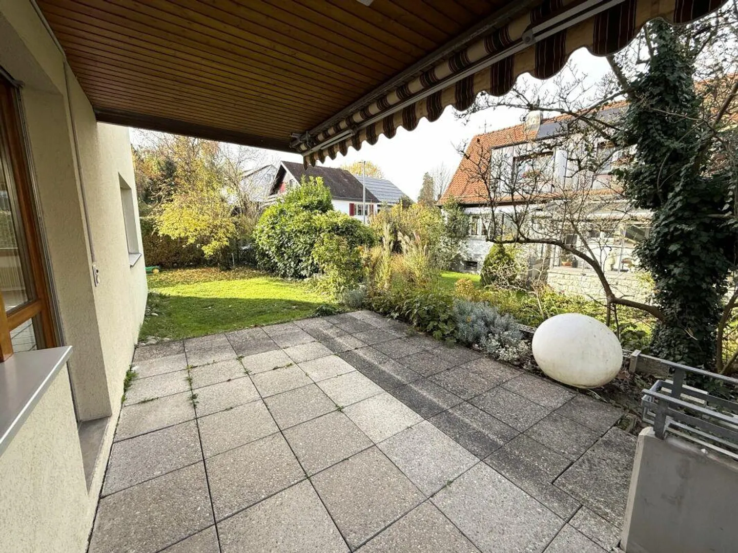 Sonnige 4.5-Zimmer-Erdgeschosswohnung im beliebten Riehen mit Hobbyraum, ausbaubarem  Estrich und viel Entwicklungspotential - Foto 5 von 12