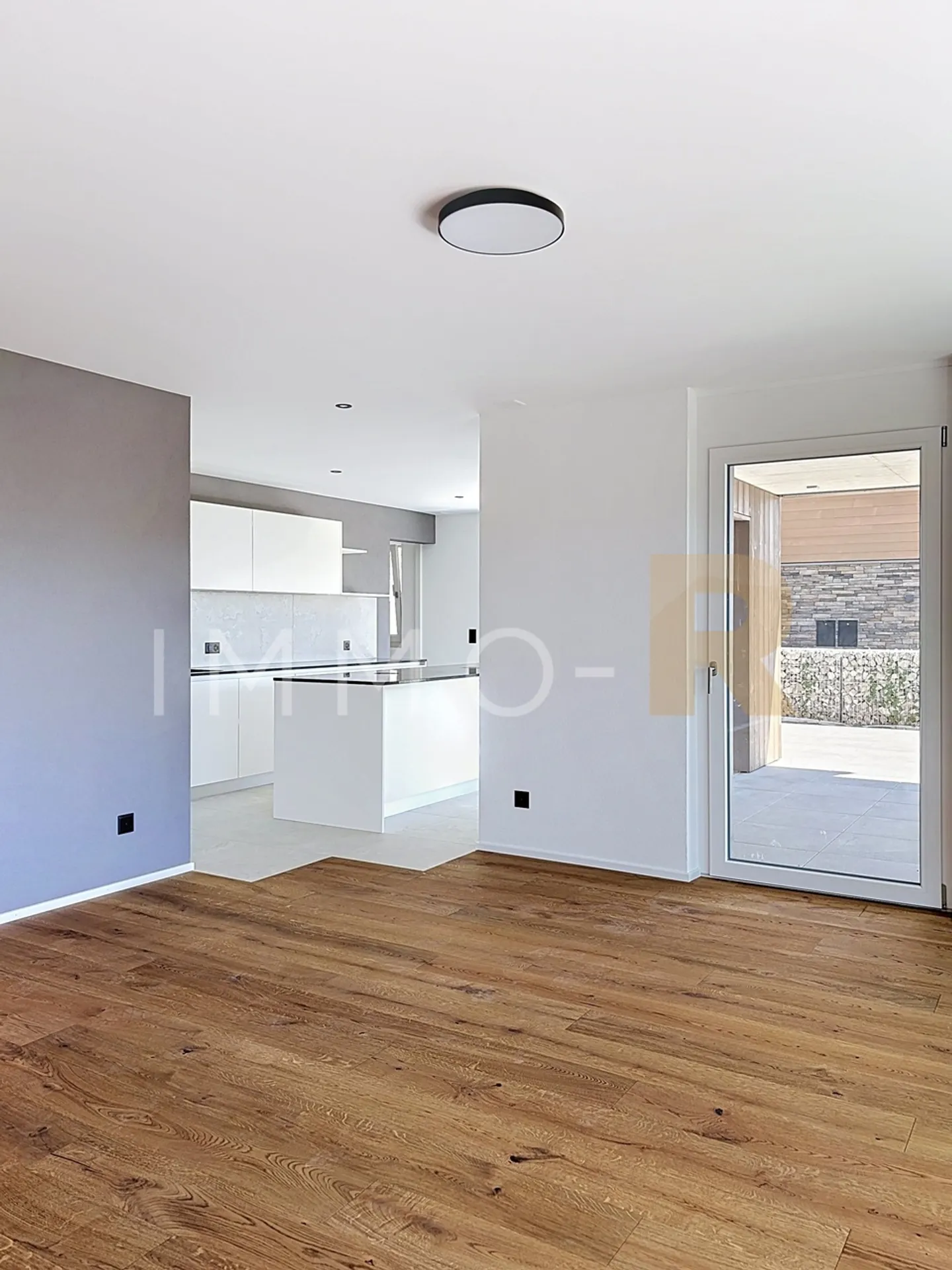 Luxury 3.5 Apartment - Photo 4 of 12
