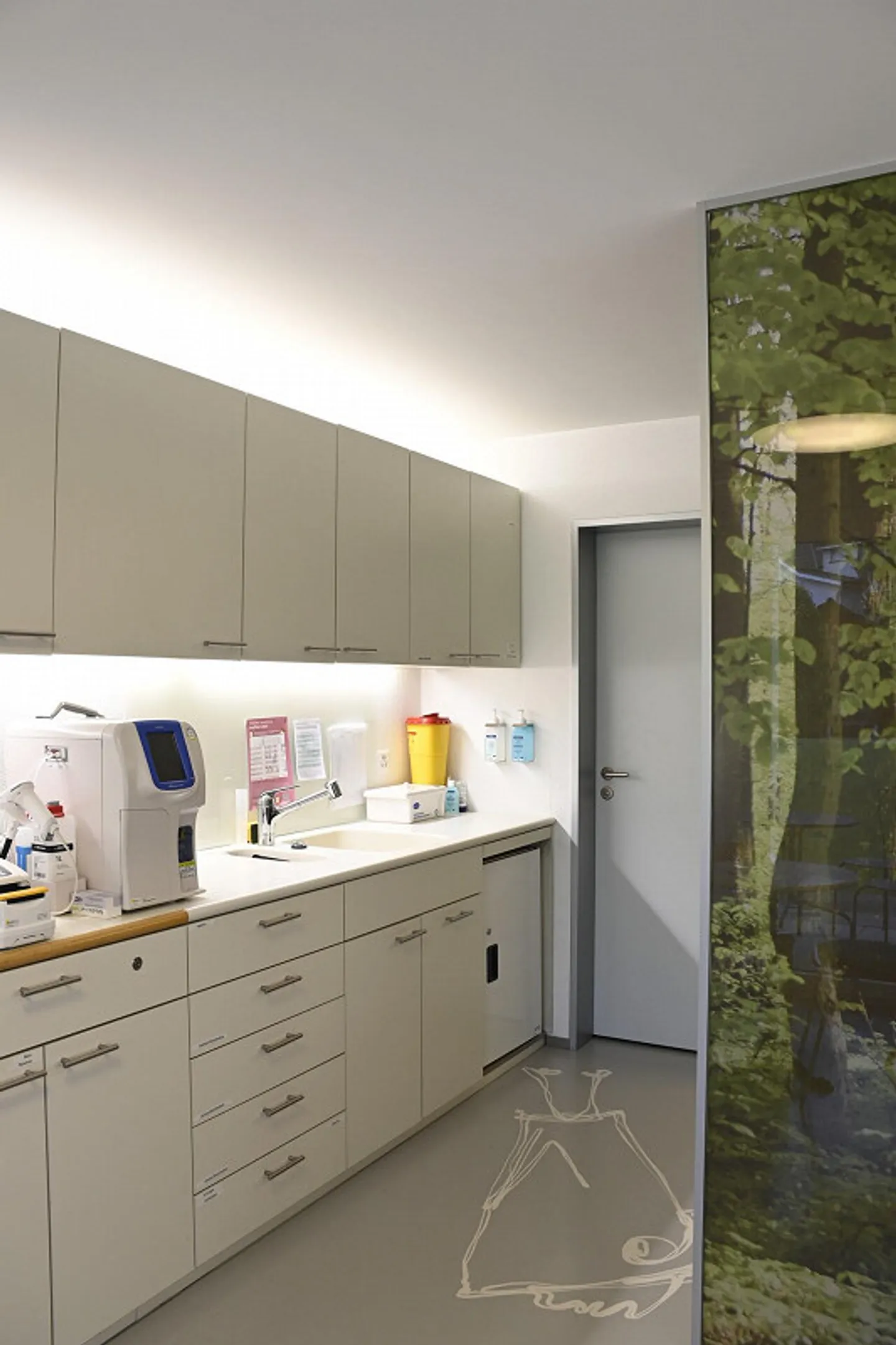 Attractive commercial space in a central location - Photo 3 of 8