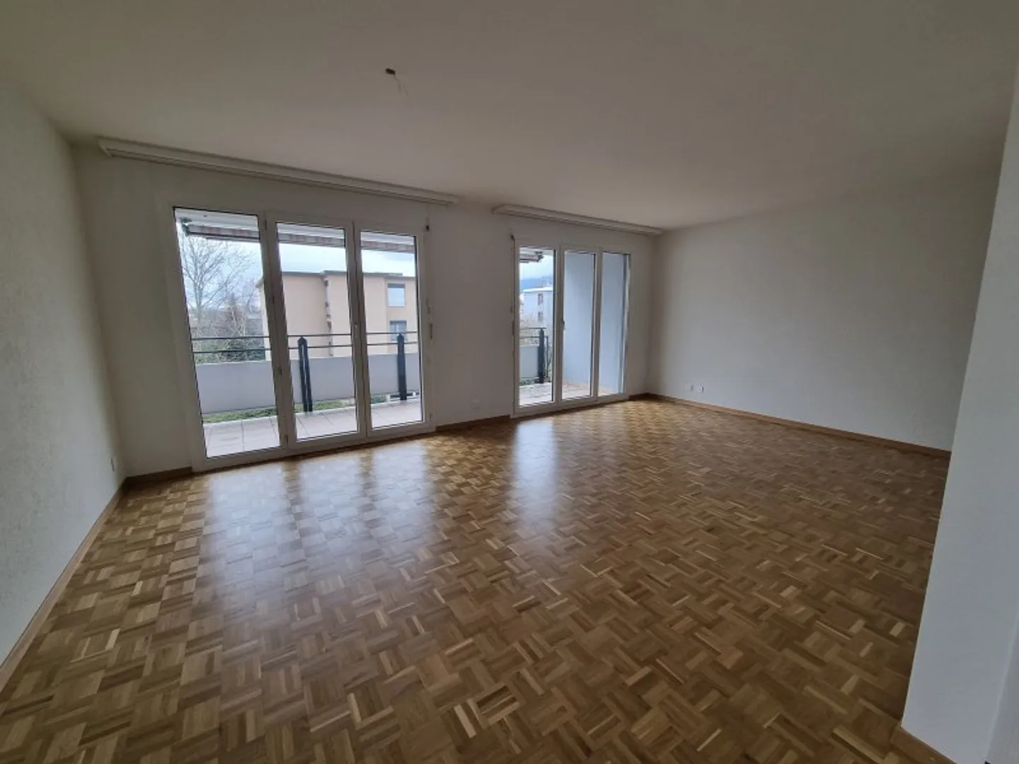 00430 - Apartment 4.5 rooms - Ch. des Pièces Chaperon 3 - CORTAILLOD - Photo 1 of 7