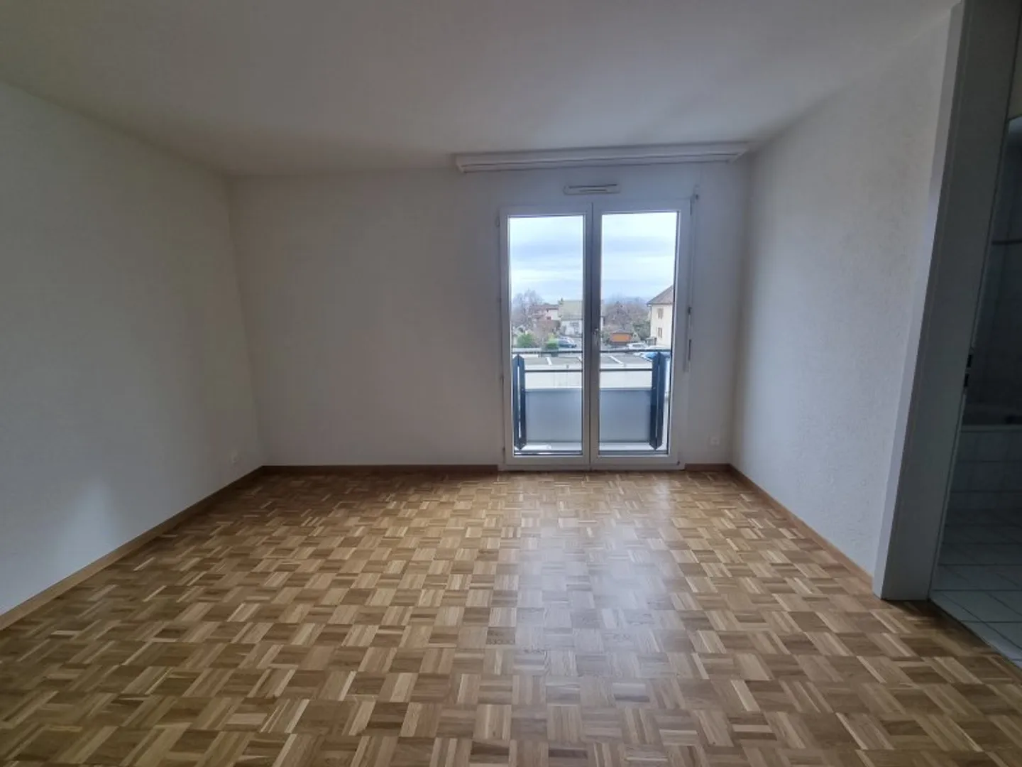 00430 - Apartment 4.5 rooms - Ch. des Pièces Chaperon 3 - CORTAILLOD - Photo 2 of 7