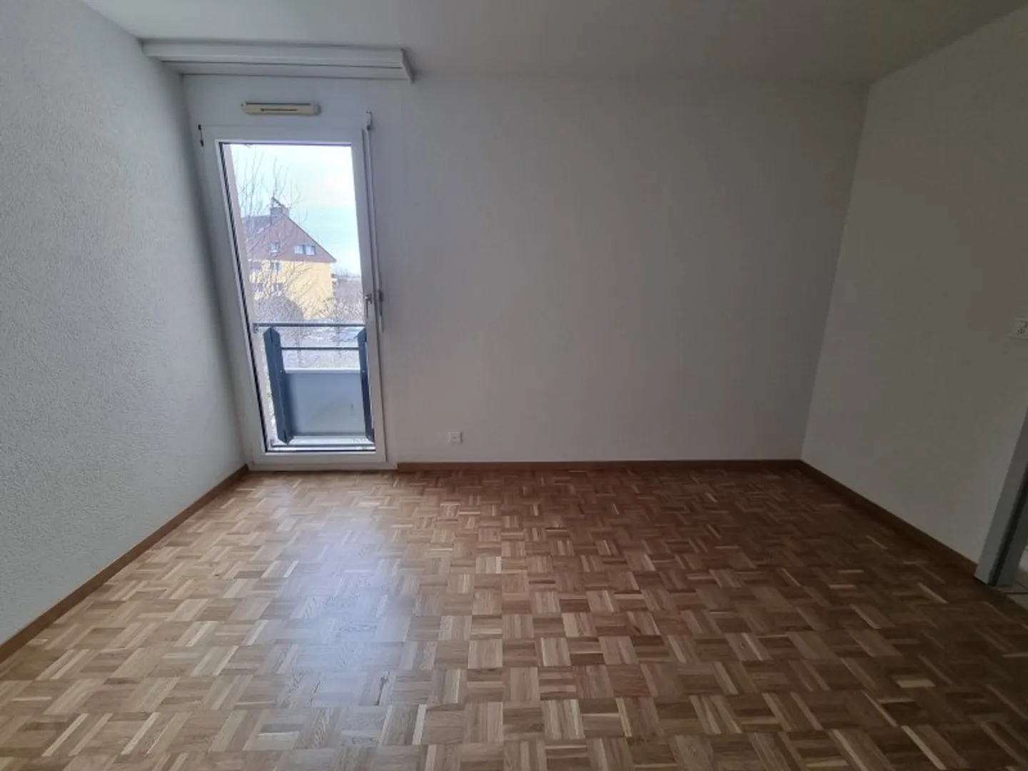 00430 - Apartment 4.5 rooms - Ch. des Pièces Chaperon 3 - CORTAILLOD - Photo 3 of 7