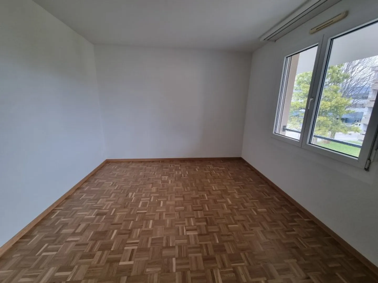 00430 - Apartment 4.5 rooms - Ch. des Pièces Chaperon 3 - CORTAILLOD - Photo 4 of 7