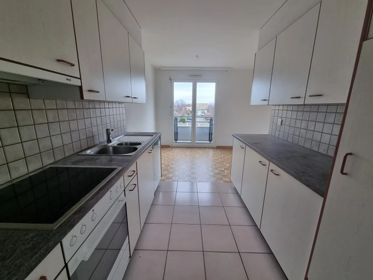 00430 - Apartment 4.5 rooms - Ch. des Pièces Chaperon 3 - CORTAILLOD - Photo 5 of 7