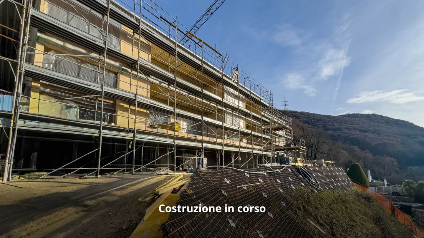 Modern 2.5-room apartment with large terrace in Gravesano - Photo 2 of 6