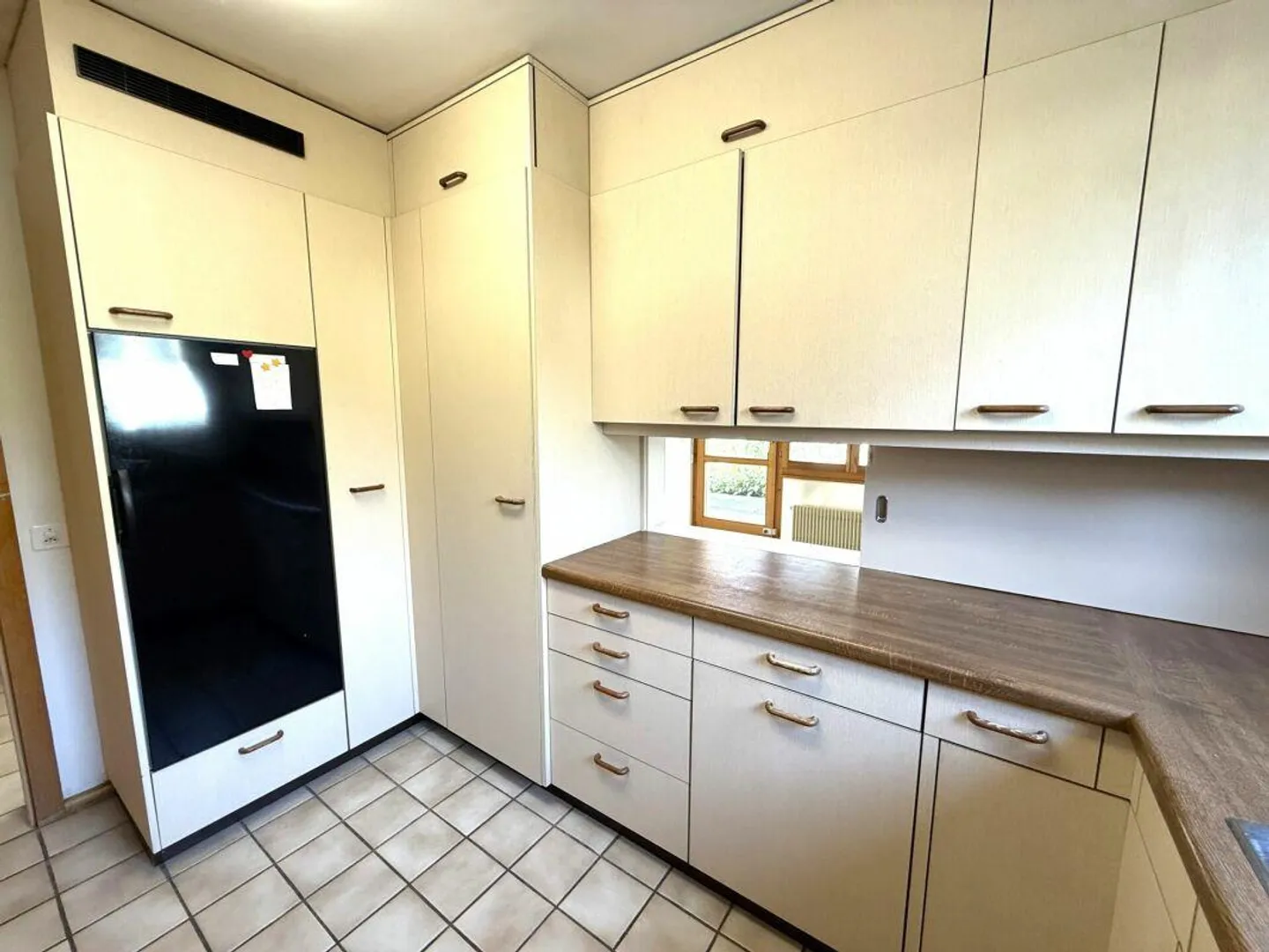 Sonnige 4.5-Zimmer-Erdgeschosswohnung im beliebten Riehen mit Hobbyraum, ausbaubarem  Estrich und viel Entwicklungspotential - Foto 7 von 12