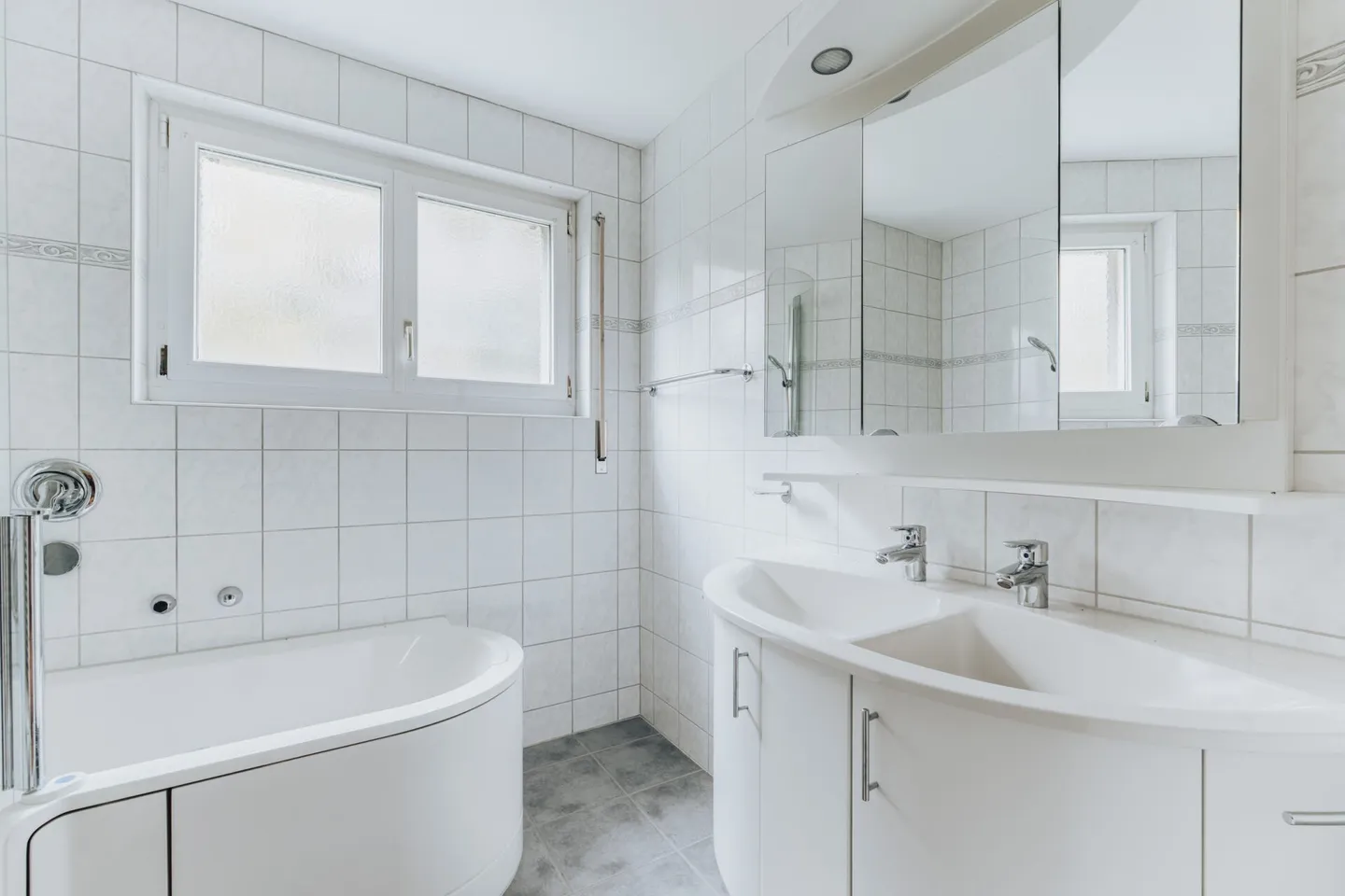 Appartement de 5 pièces en propriété à un emplacement central - Photo 7 sur 19